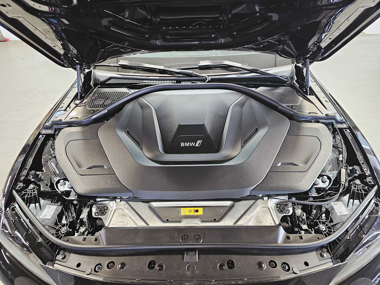 Thumbnail: 2025 BMW i4 - 9