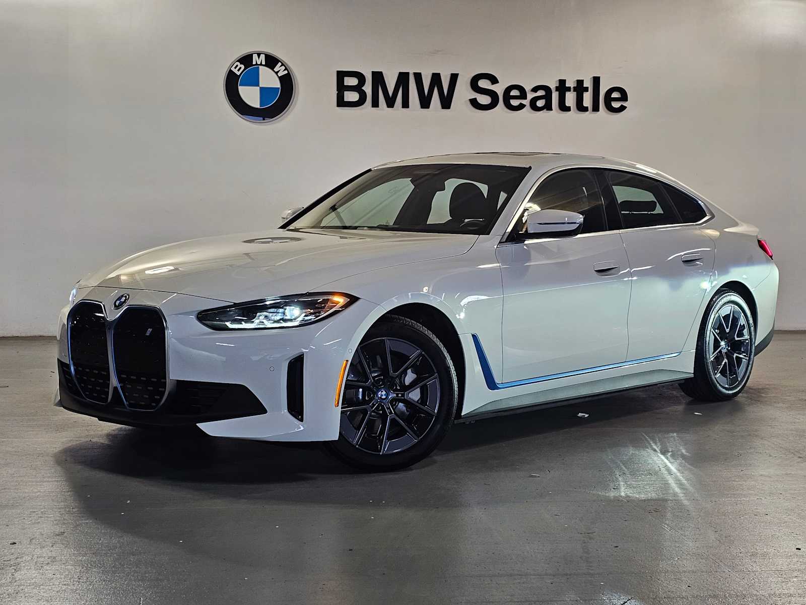 Thumbnail: 2023 BMW i4 - 1