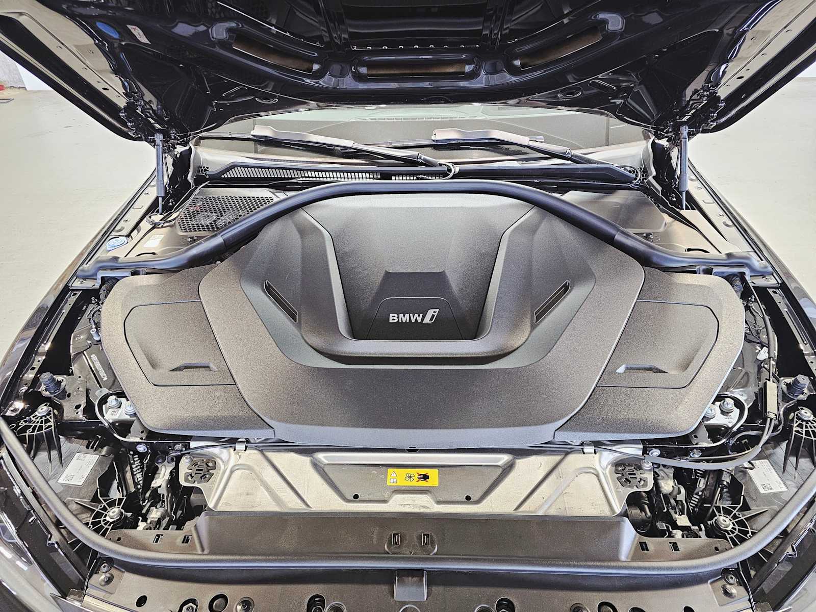 Thumbnail: 2025 BMW i4 - 9