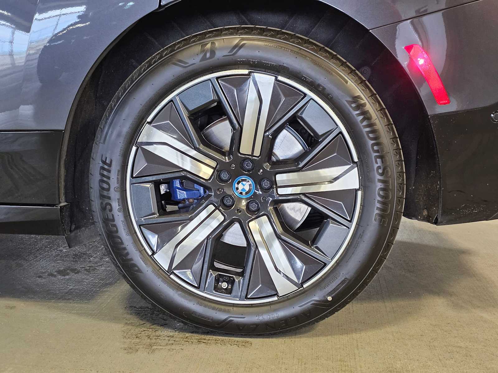 Thumbnail: 2024 BMW iX - 6
