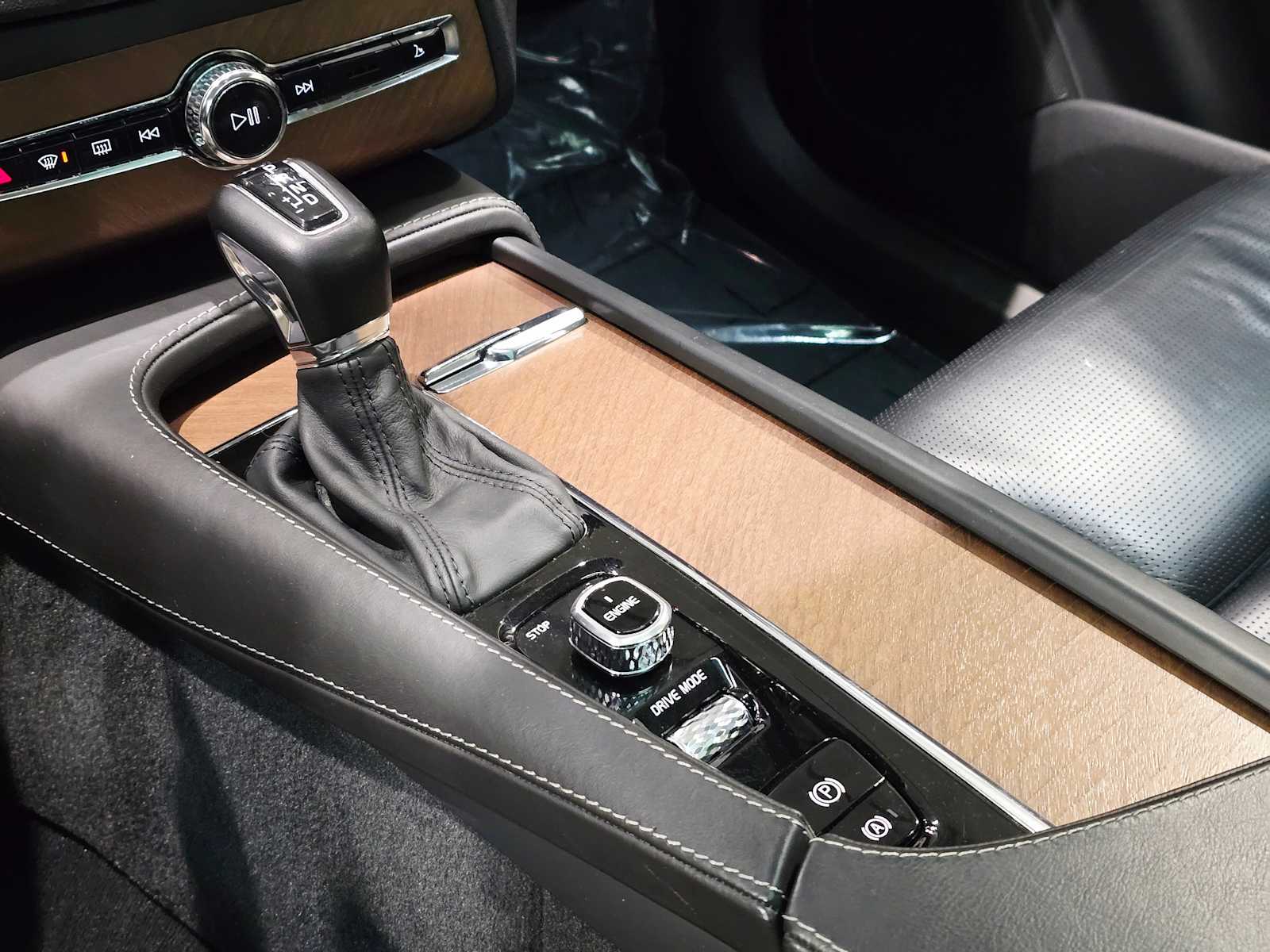 Thumbnail: 2017 Volvo XC90 - 16