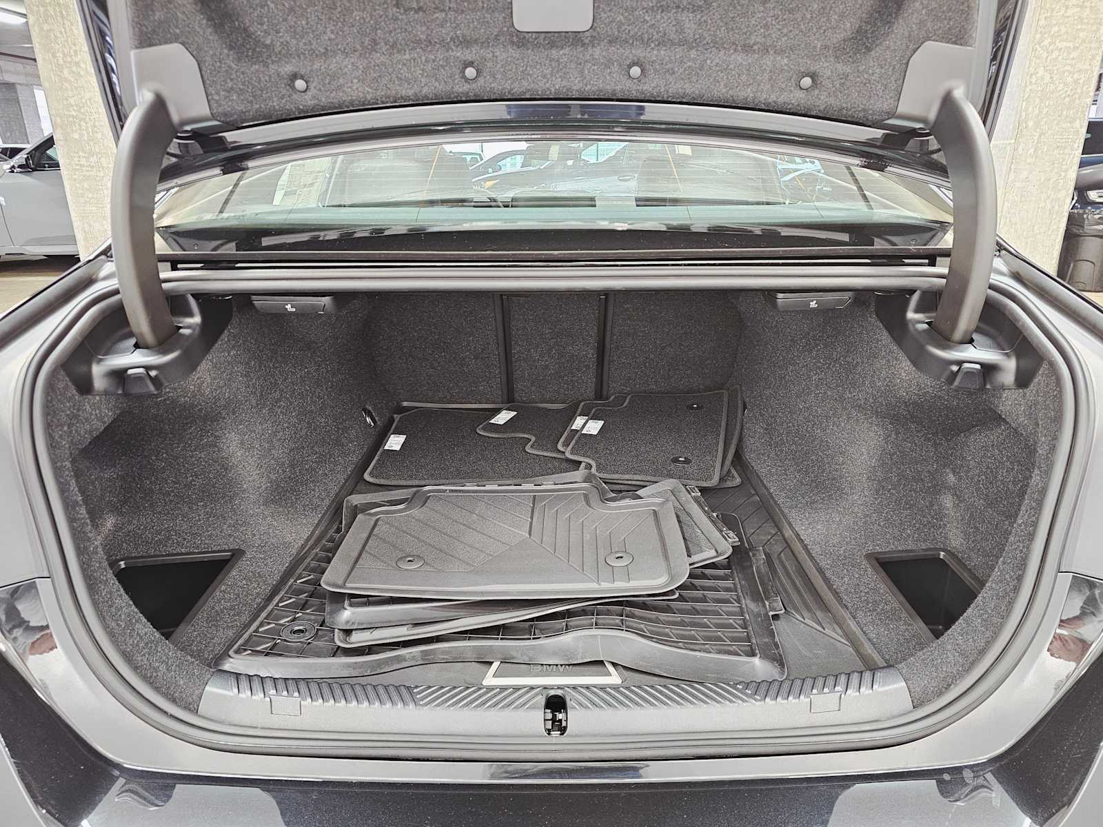 Thumbnail: 2026 BMW i5 - 28