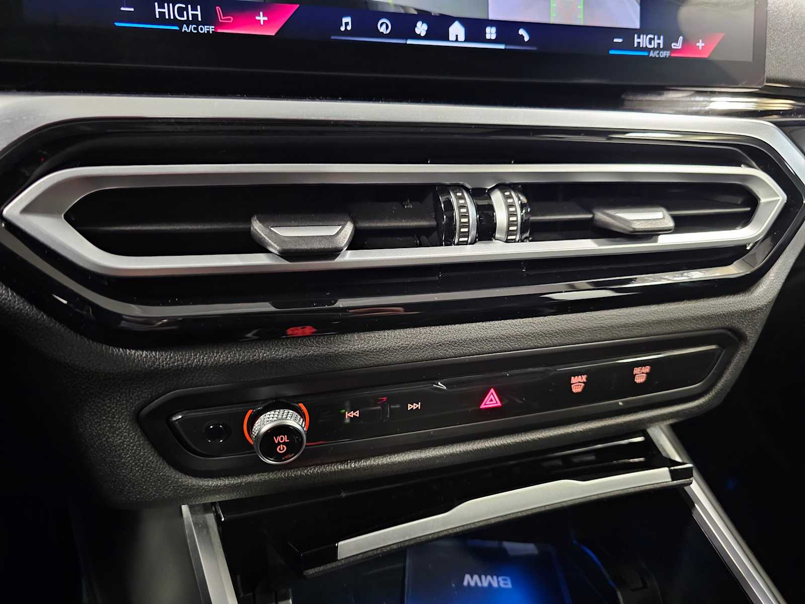 Thumbnail: 2024 BMW i4 - 18