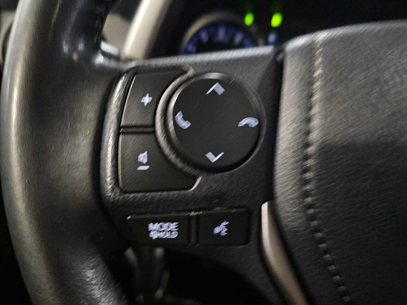 Thumbnail: 2018 Toyota RAV4 - 23