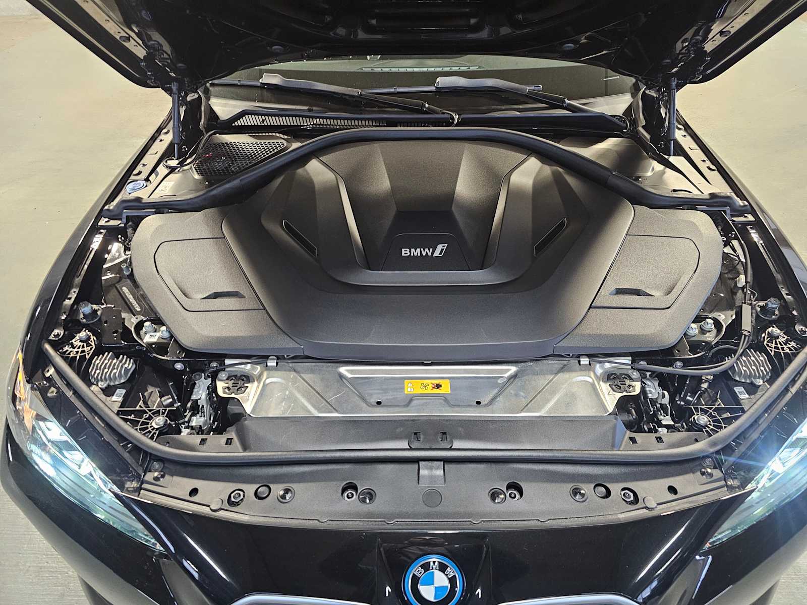 Thumbnail: 2023 BMW i4 - 9