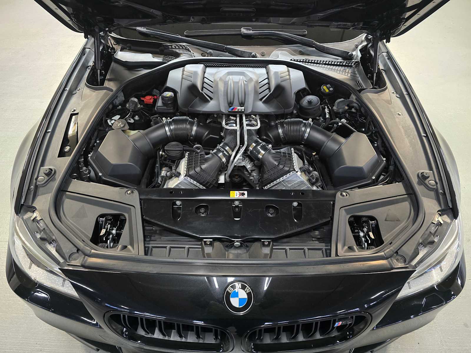 Thumbnail: 2015 BMW M5 - 9
