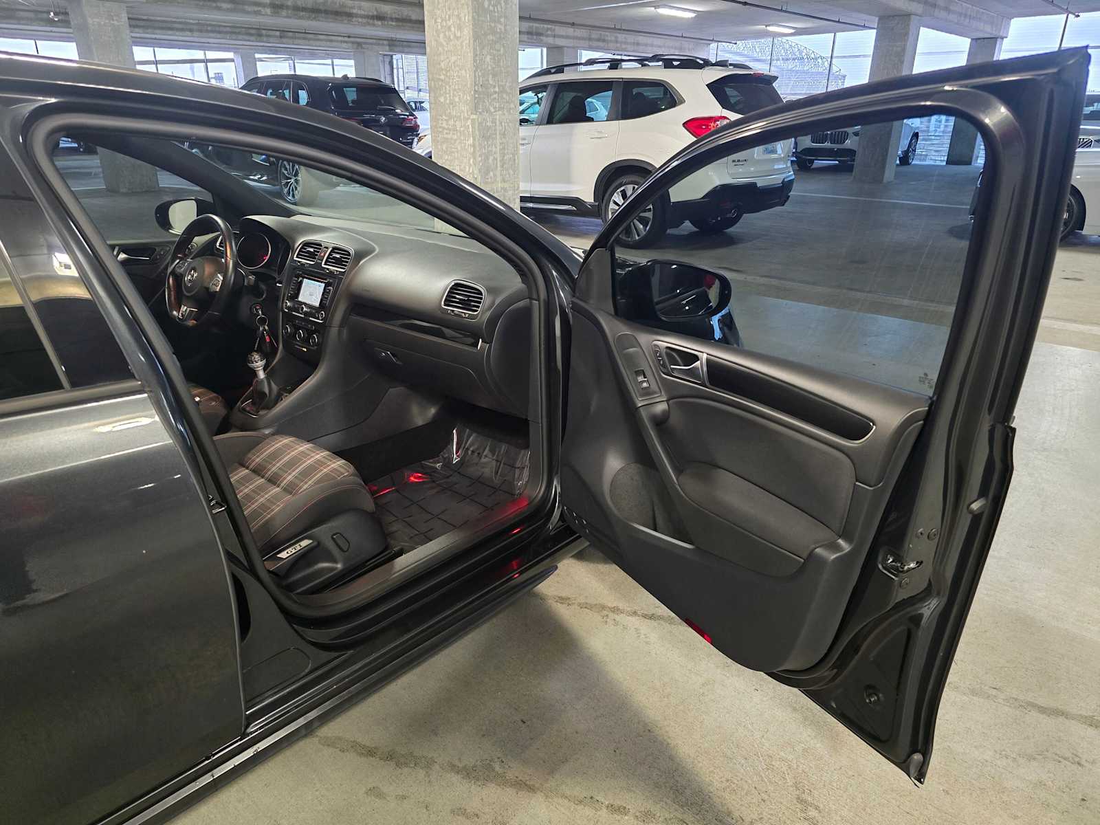 Thumbnail: 2012 Volkswagen Golf - 29