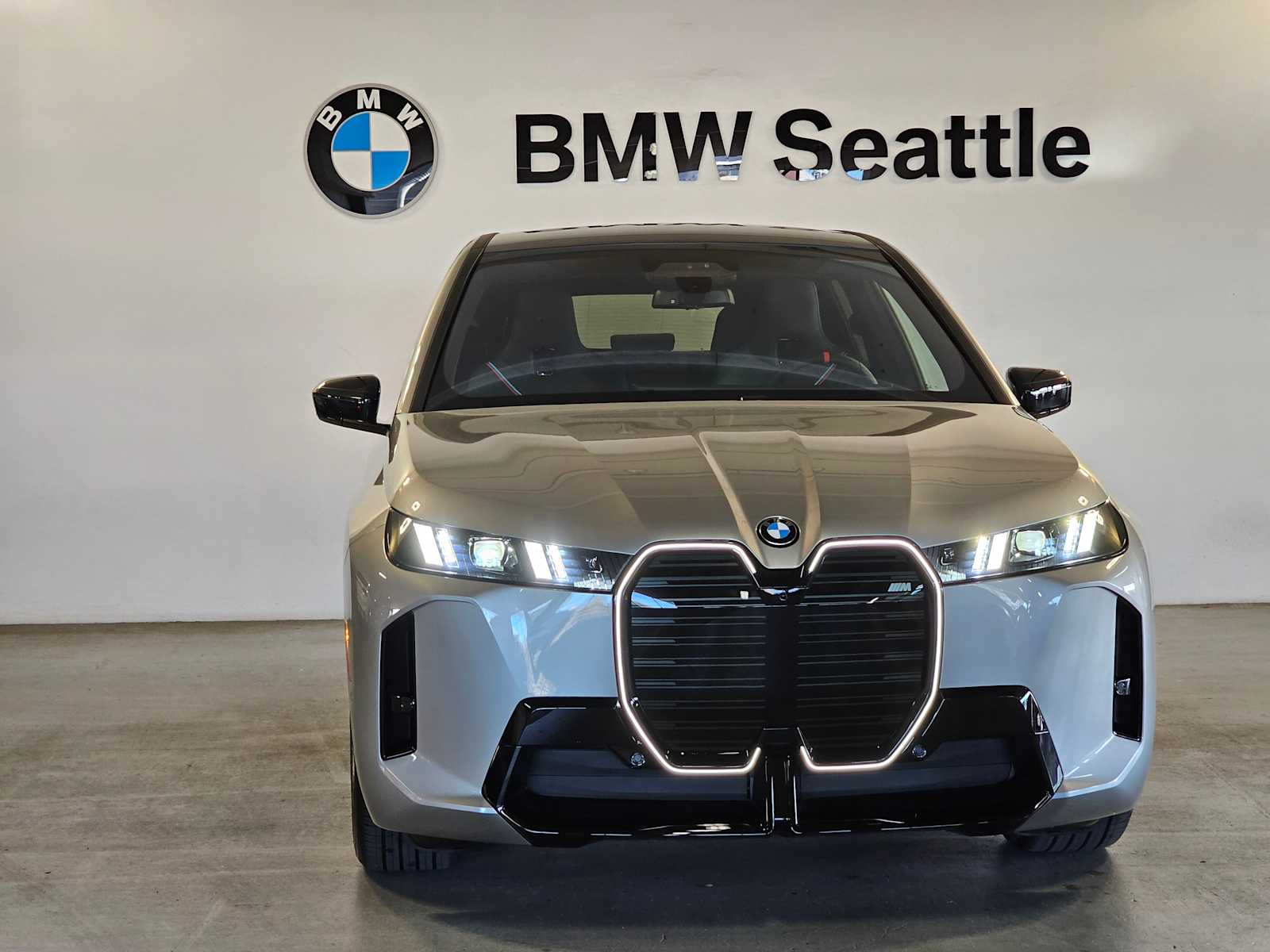 Thumbnail: 2026 BMW iX - 6