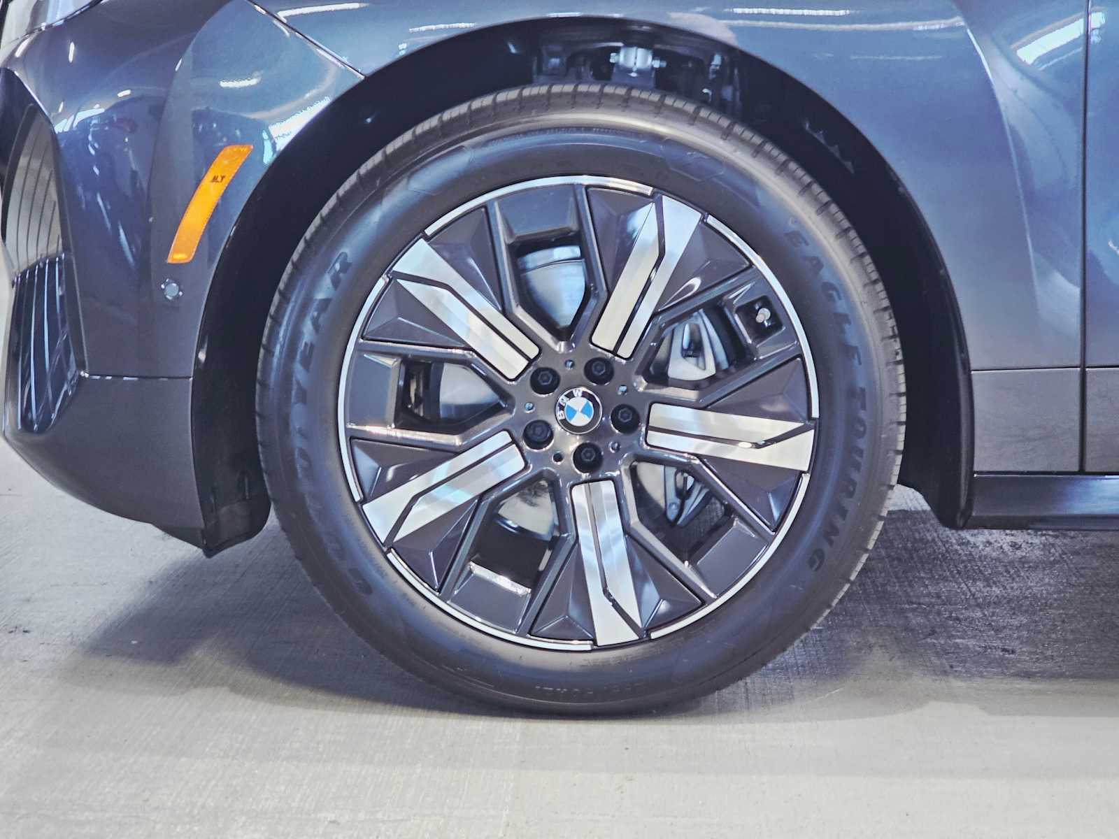 Thumbnail: 2026 BMW iX - 8