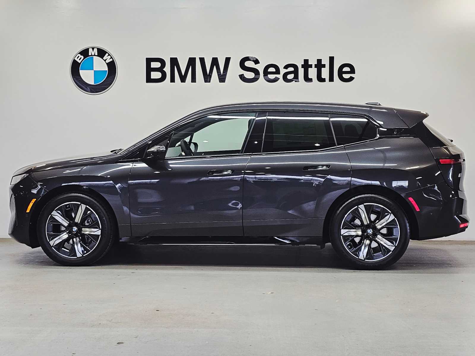 Thumbnail: 2026 BMW iX - 3