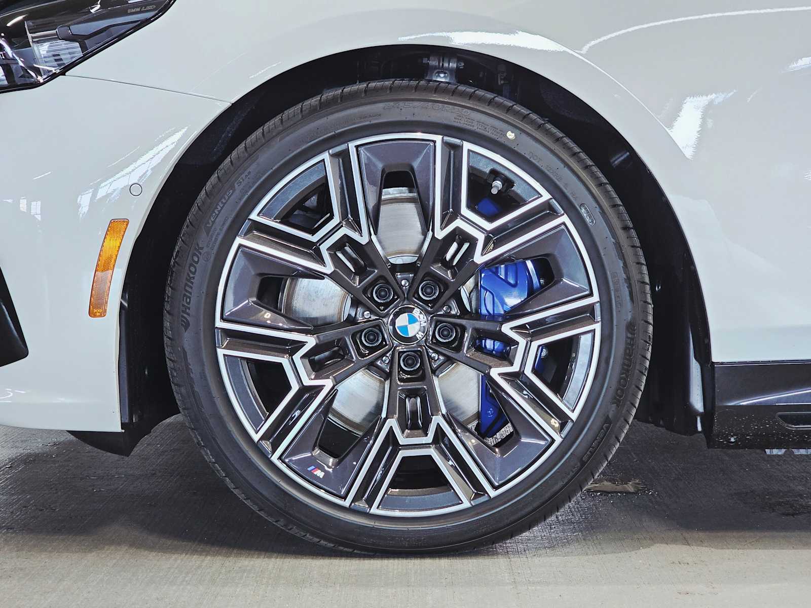 Thumbnail: 2026 BMW i5 - 8