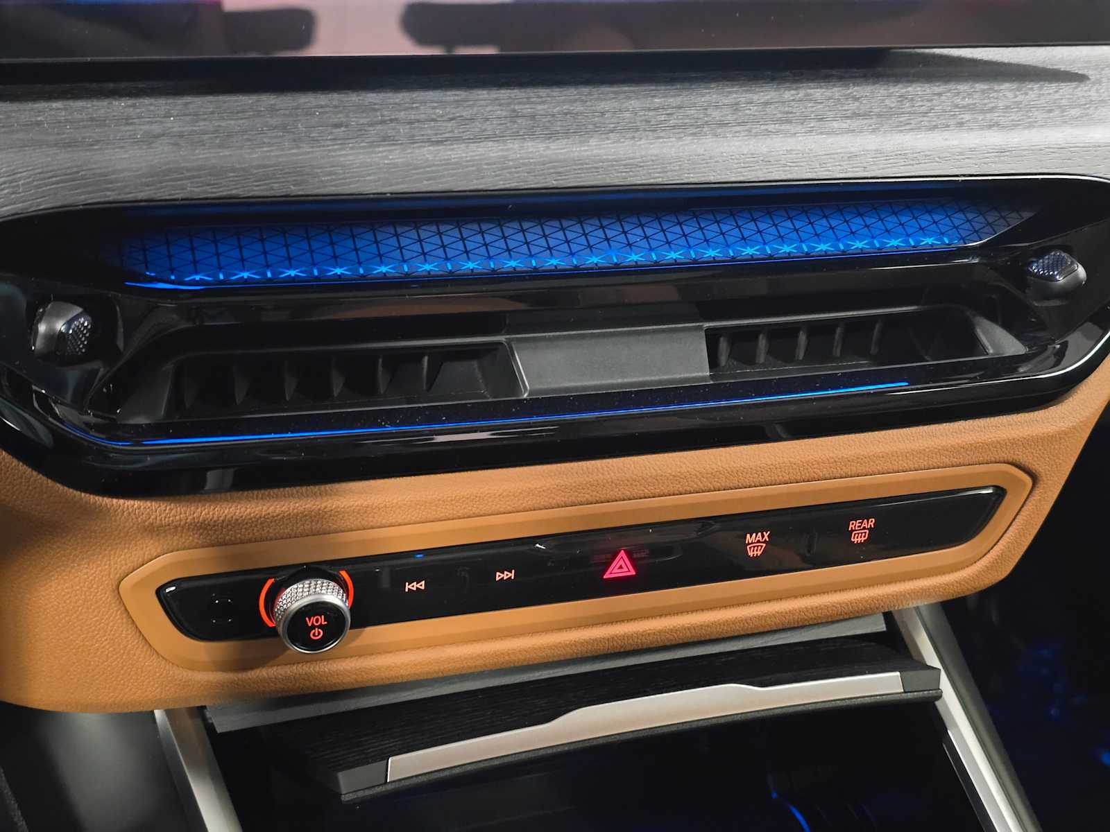 Thumbnail: 2025 BMW i4 - 16