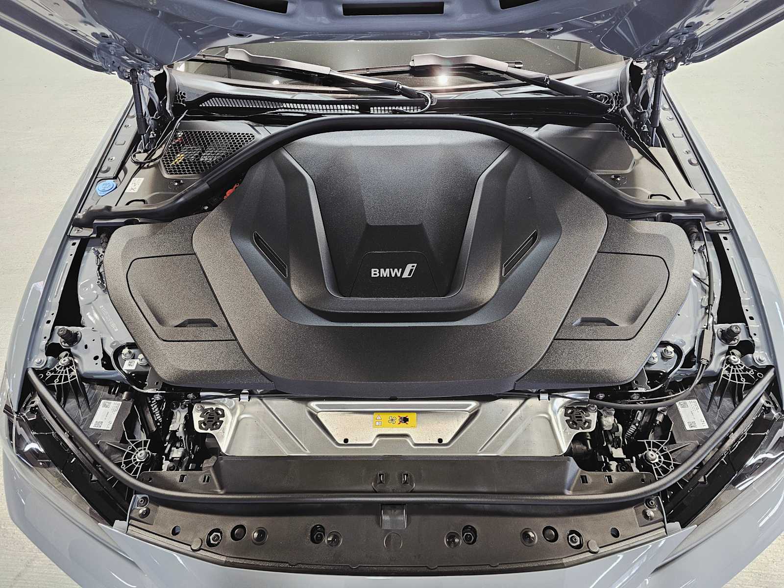 Thumbnail: 2025 BMW i4 - 9