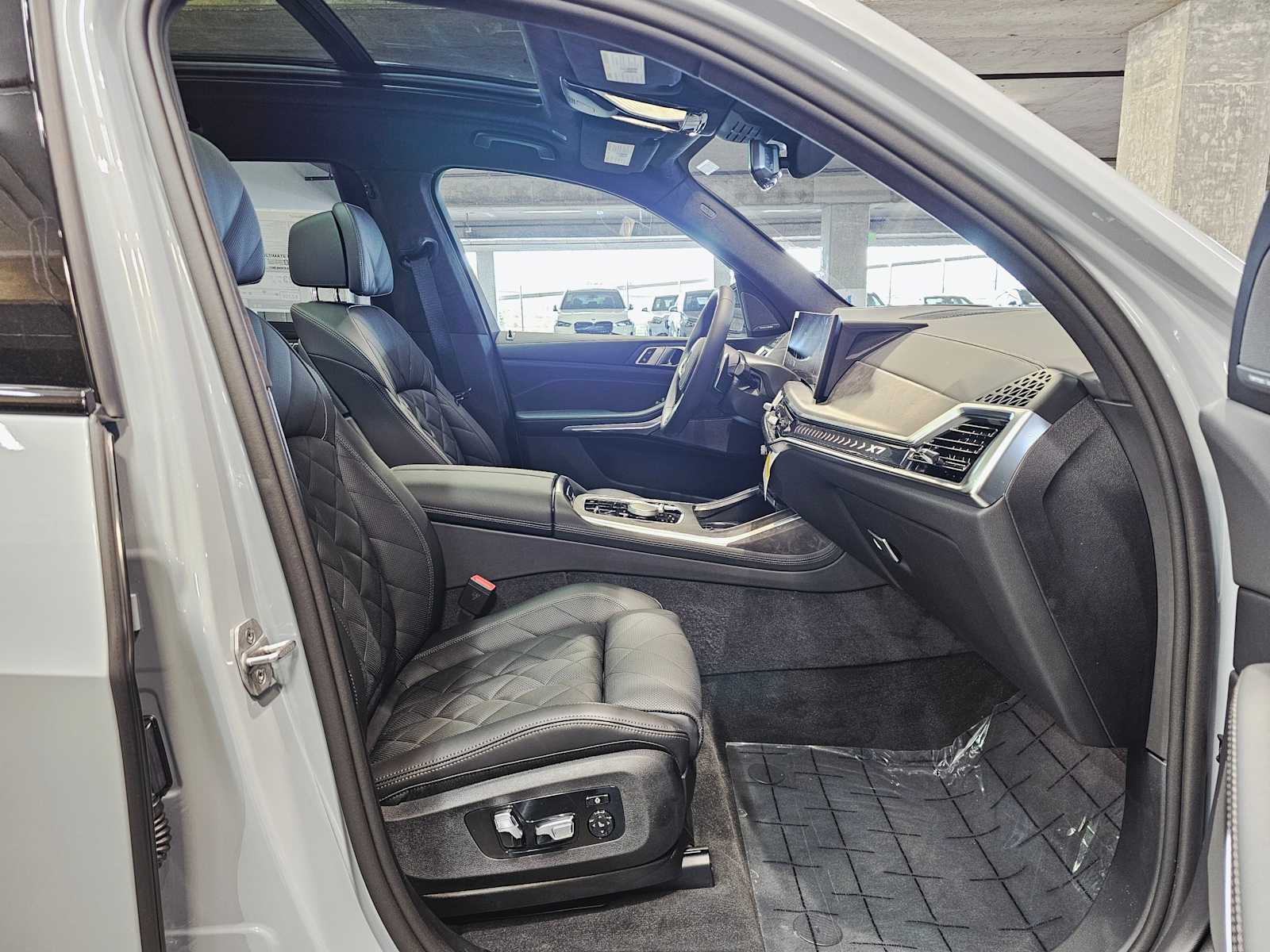 Thumbnail: 2026 BMW X7 - 28