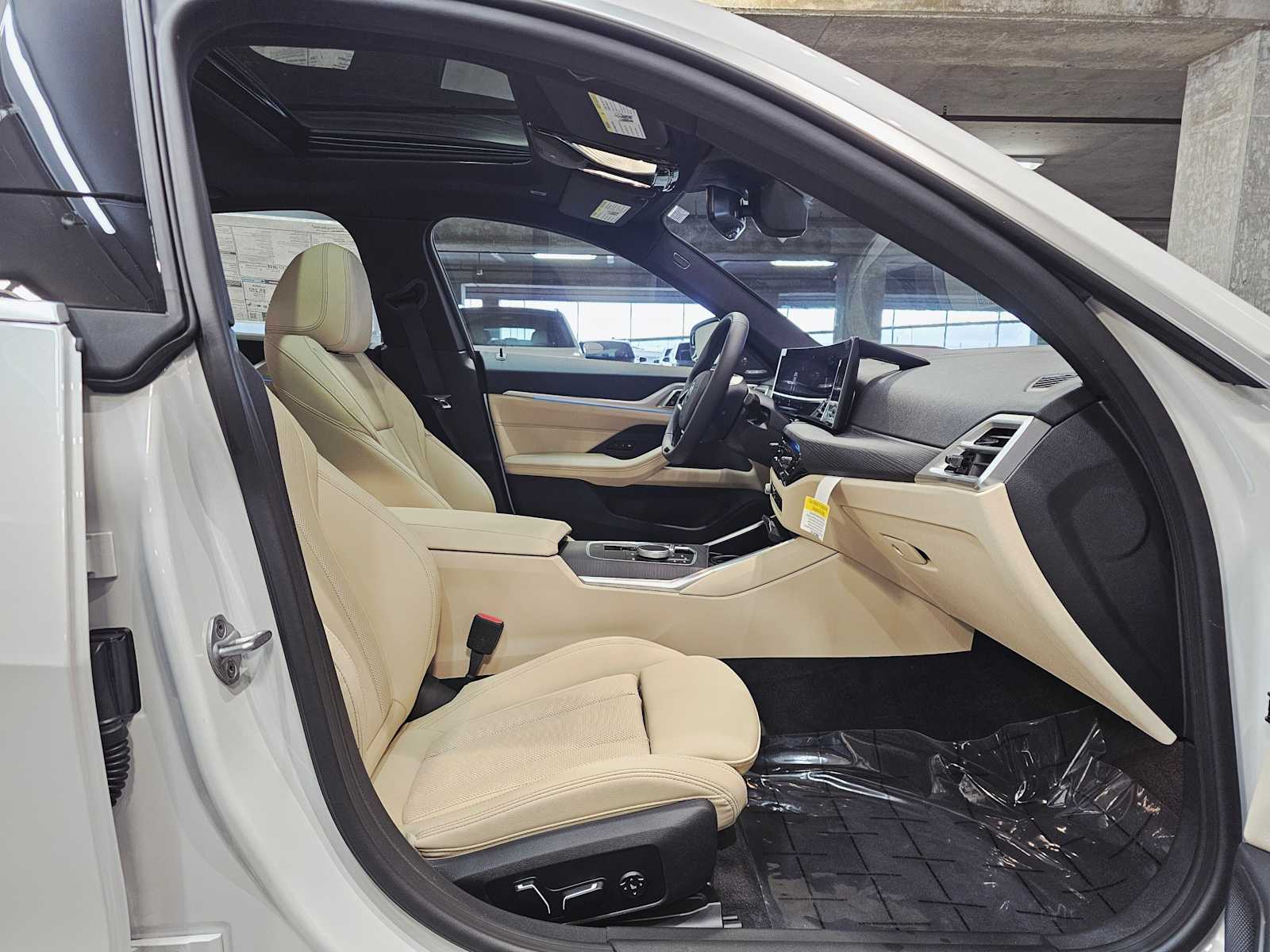 Thumbnail: 2025 BMW i4 - 27