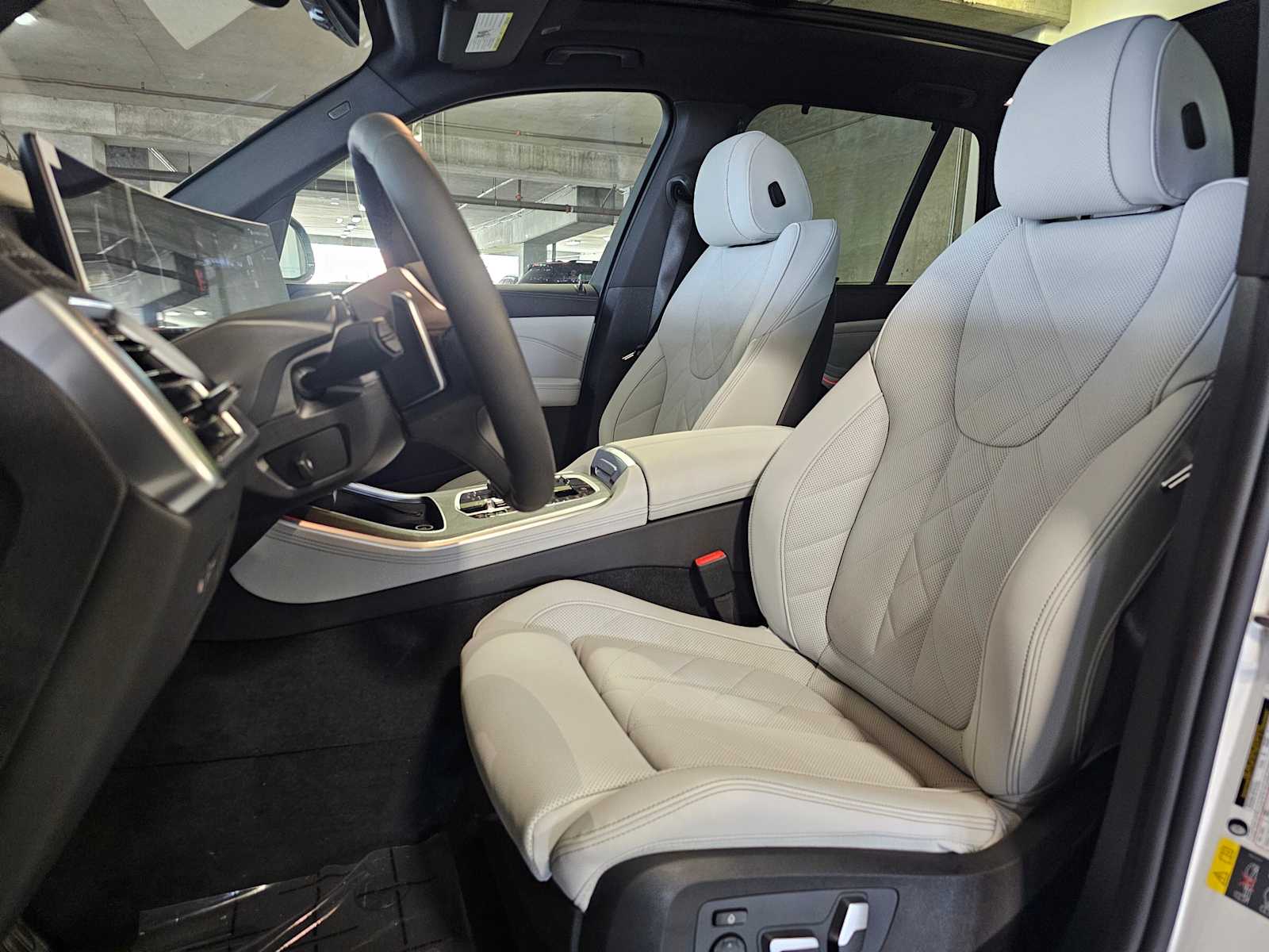 Thumbnail: 2026 BMW X5 - 33
