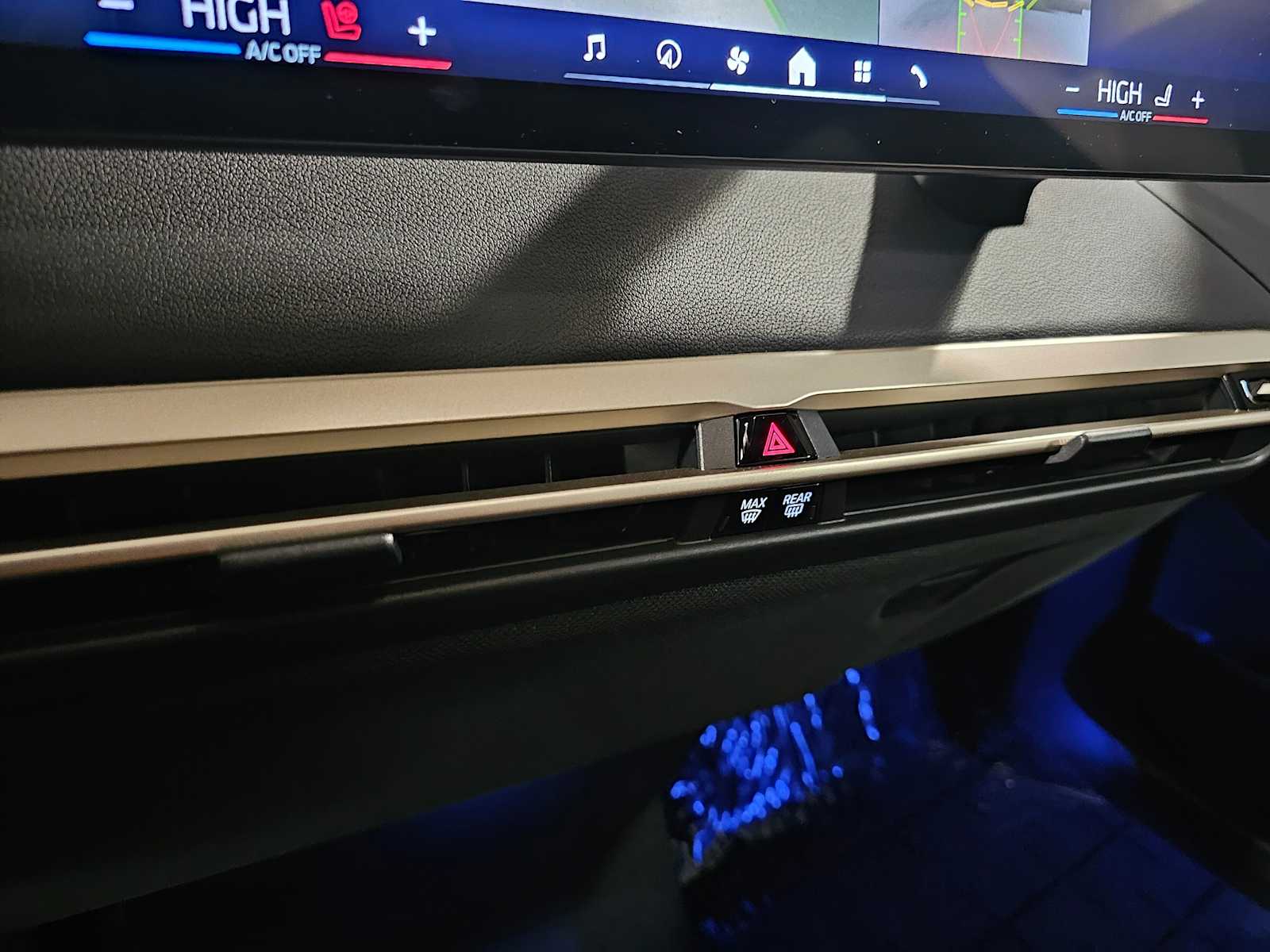 Thumbnail: 2024 BMW iX - 18