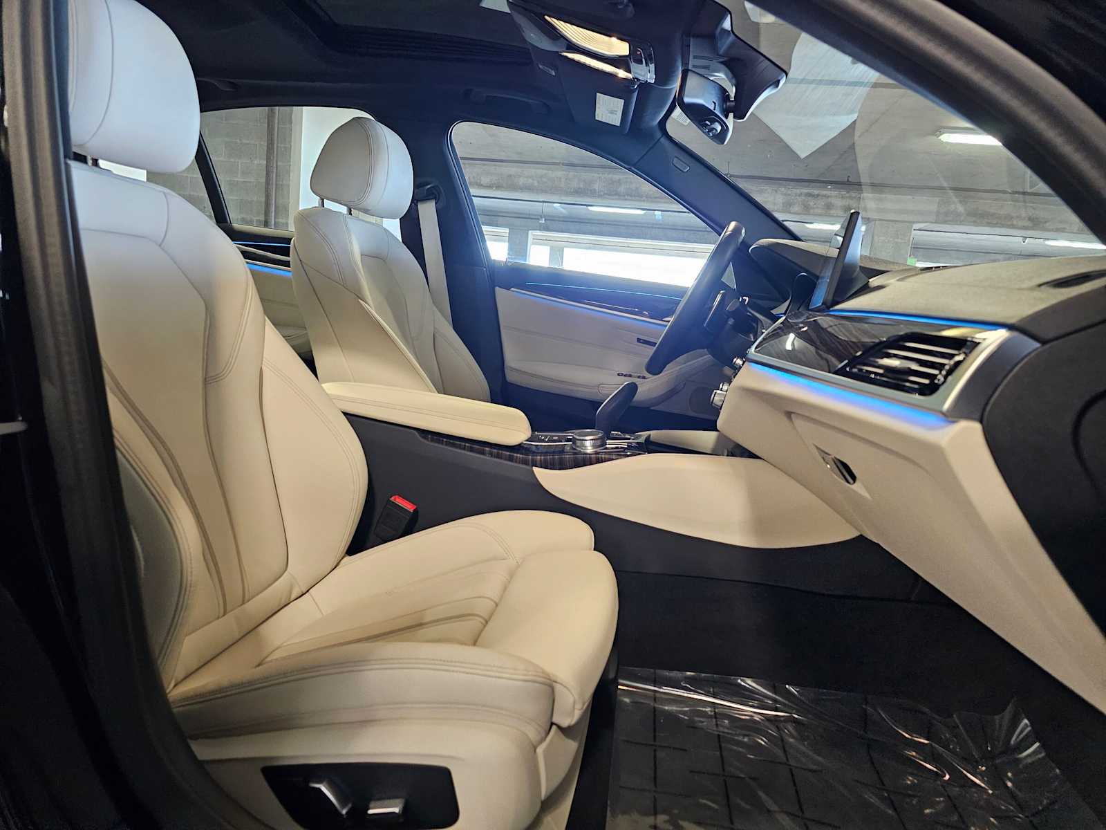 Thumbnail: 2023 BMW 5 Series - 41