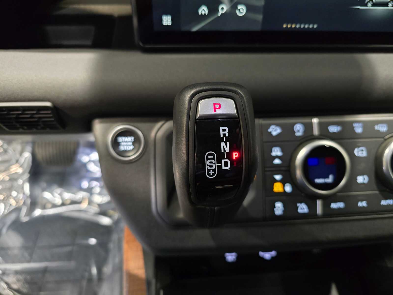 Thumbnail: 2023 Land Rover Defender - 22