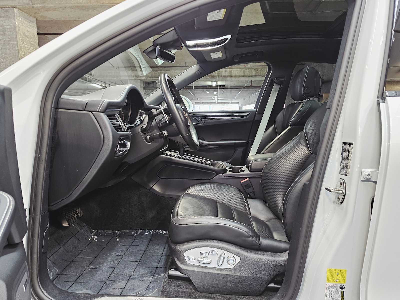 Thumbnail: 2024 Porsche Macan - 23