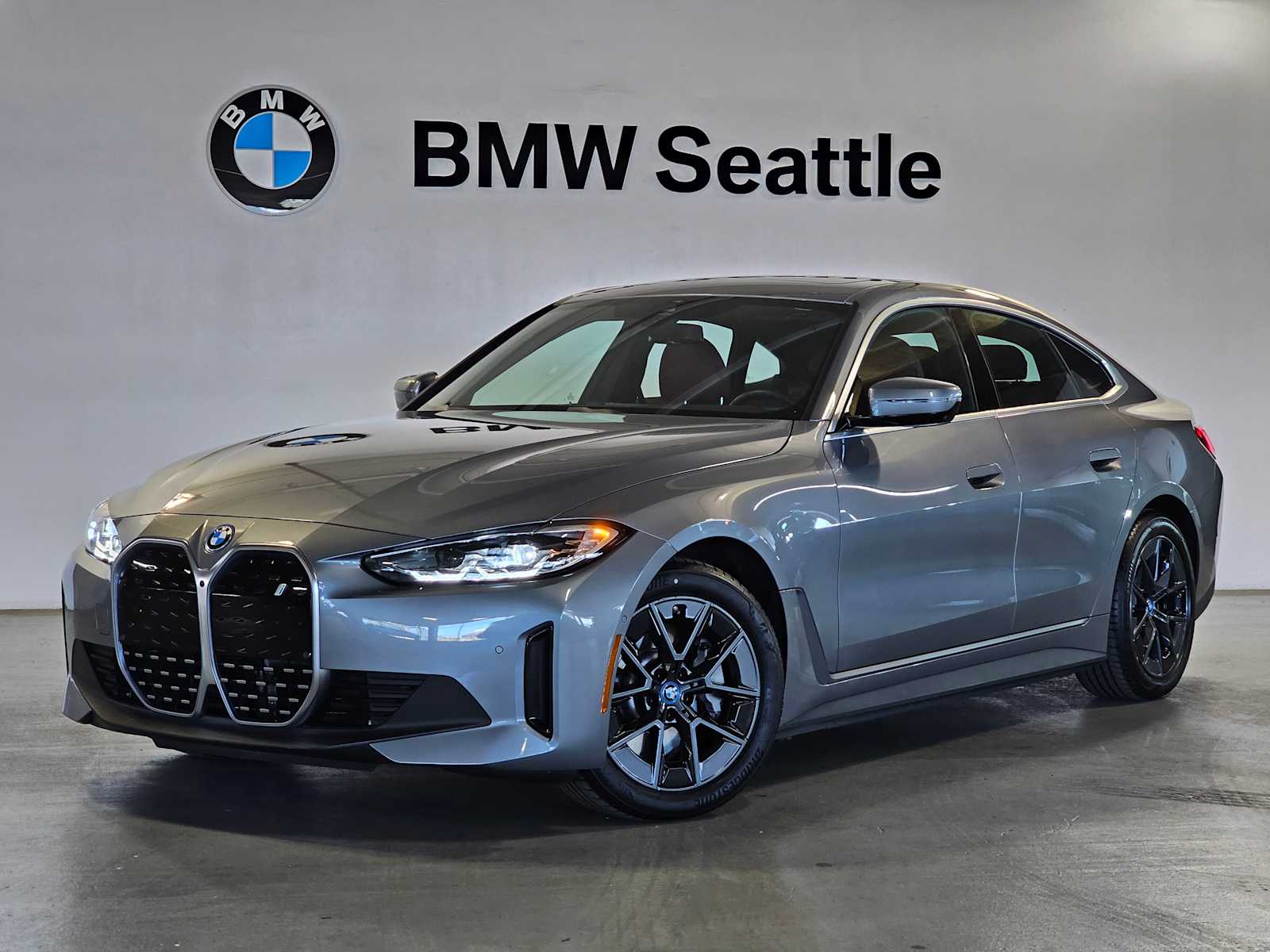 Thumbnail: 2023 BMW i4 - 1