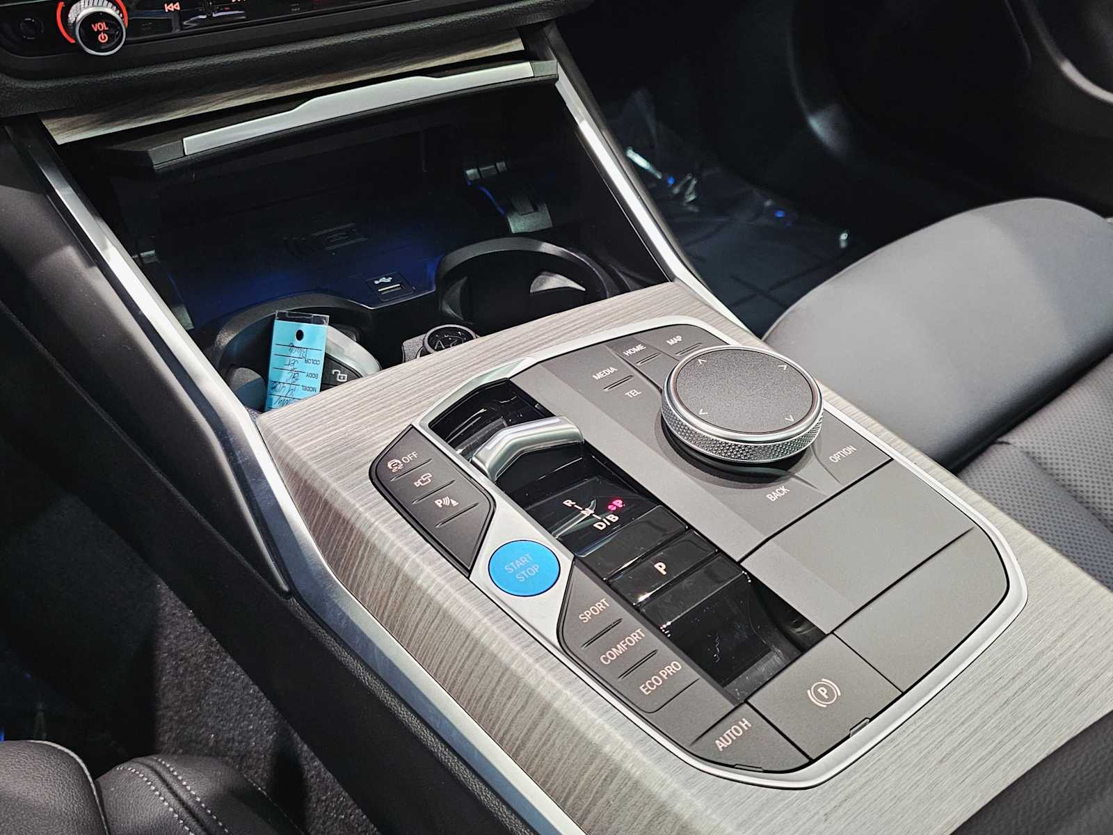 Thumbnail: 2025 BMW i4 - 17