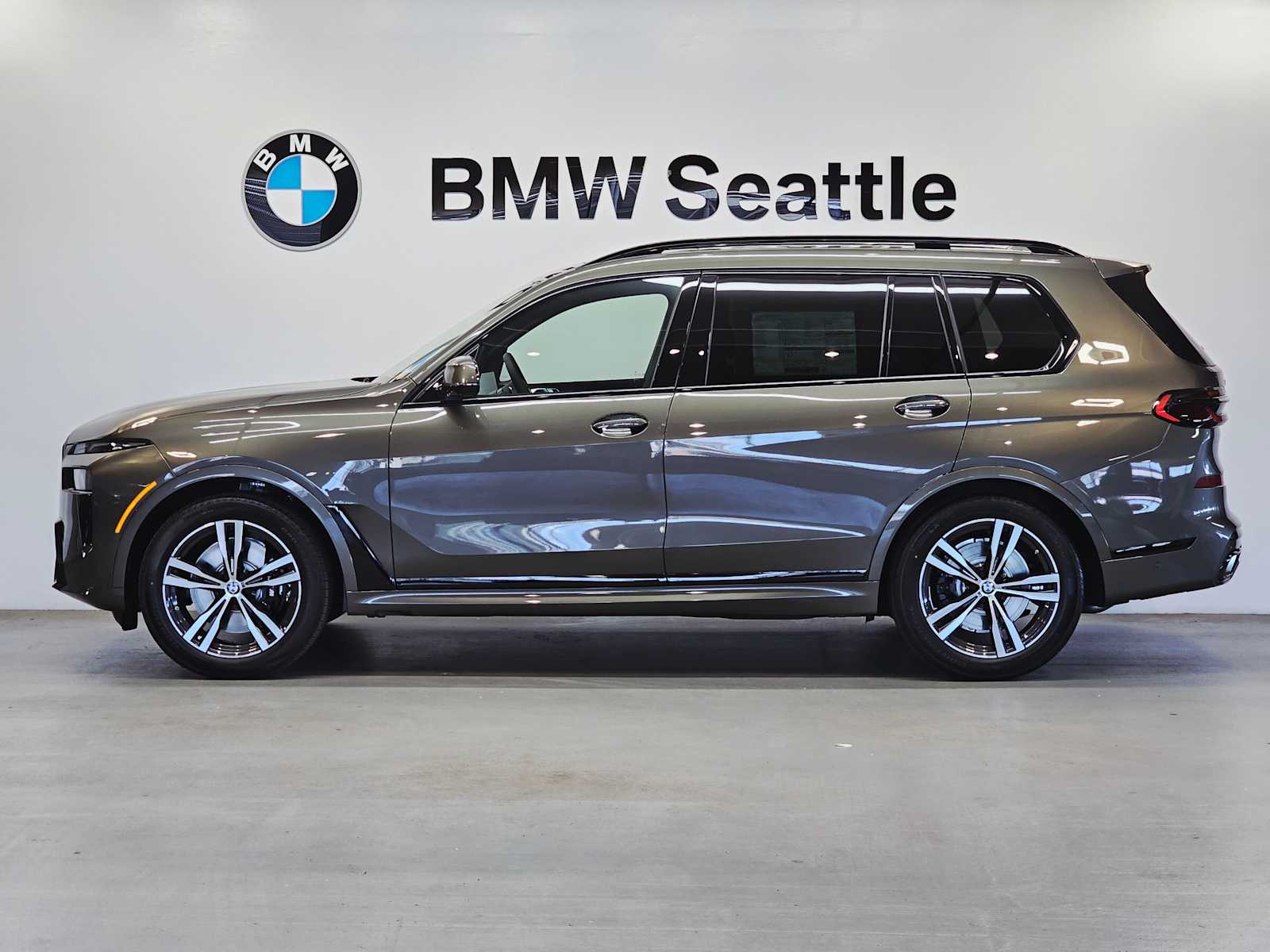Thumbnail: 2026 BMW X7 - 3