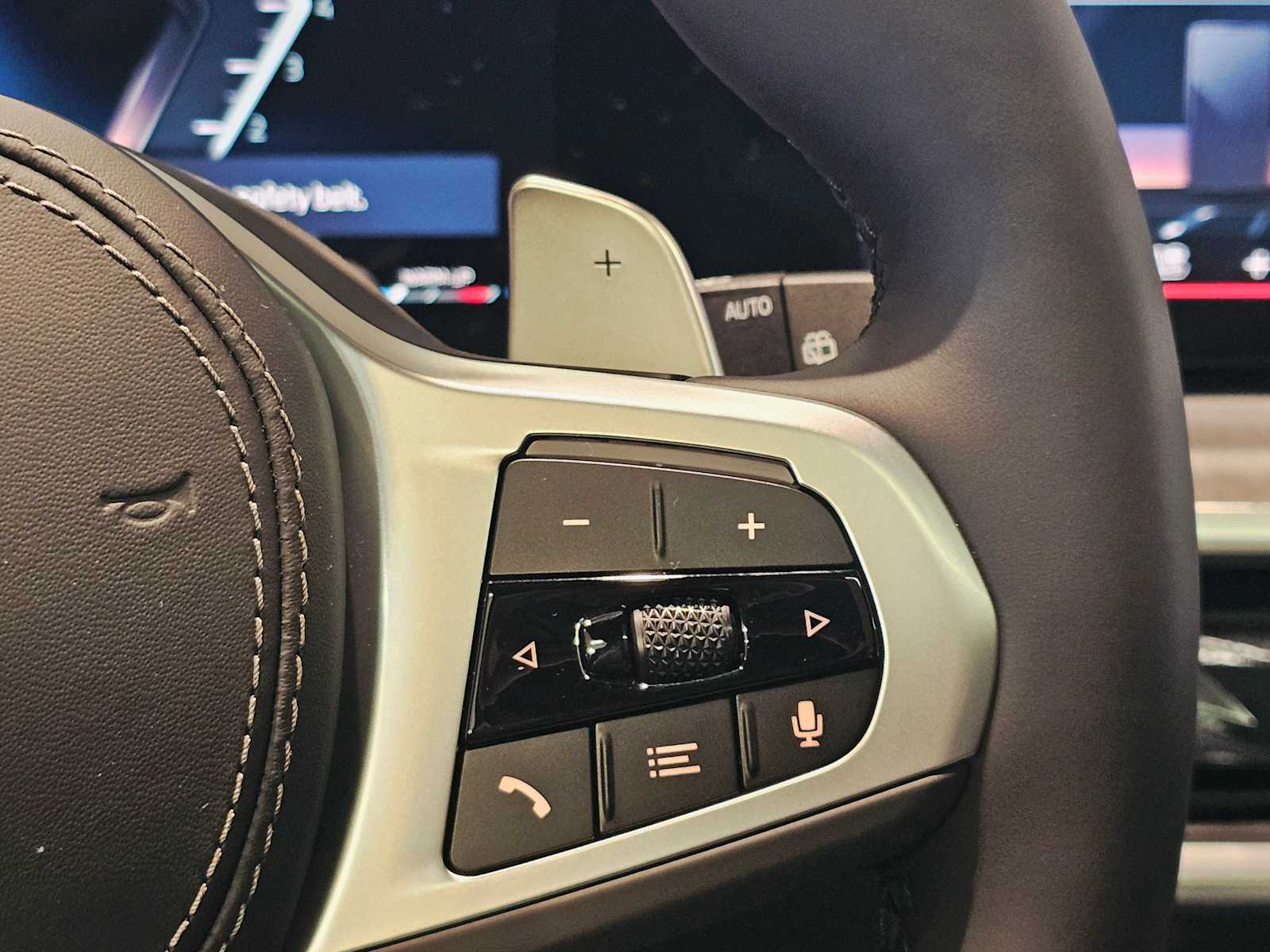 Thumbnail: 2026 BMW X7 - 12