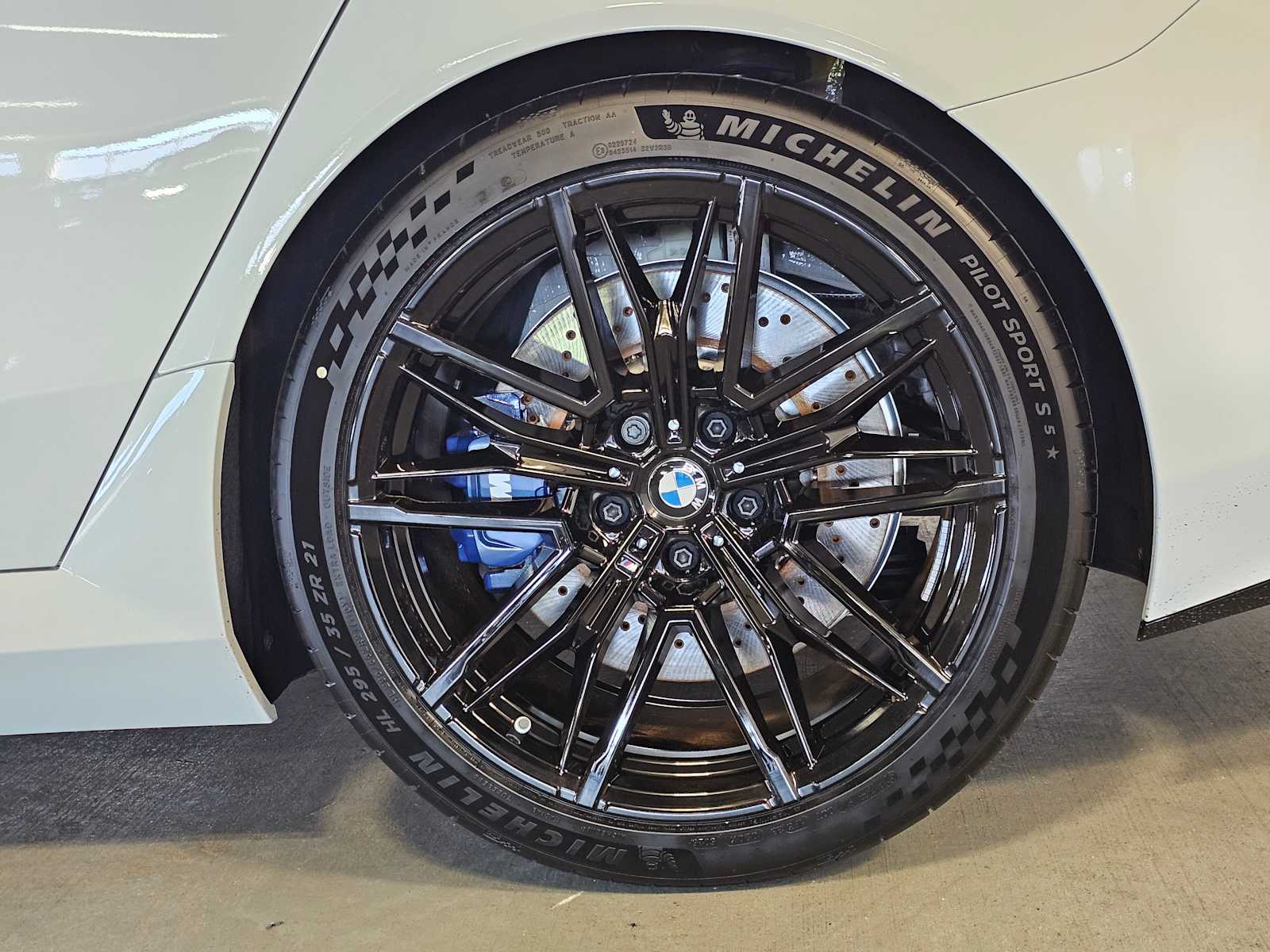 Thumbnail: 2026 BMW M5 - 8