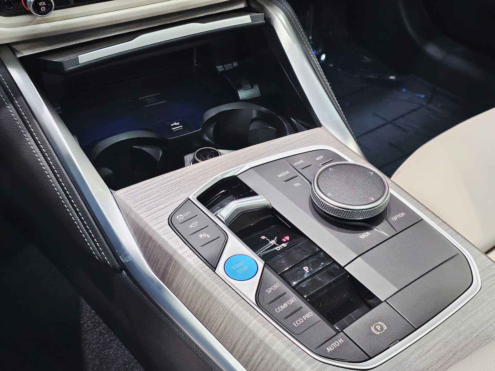 Thumbnail: 2025 BMW i4 - 17