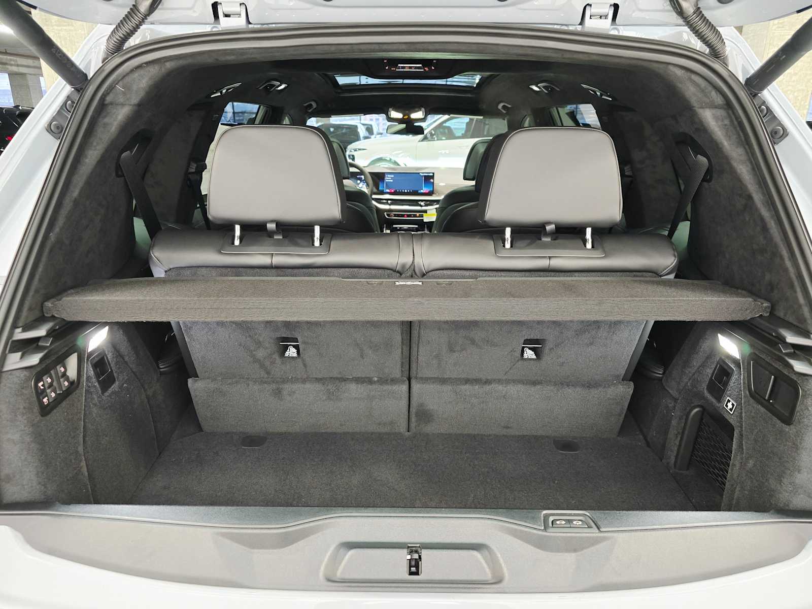 Thumbnail: 2026 BMW X7 - 30