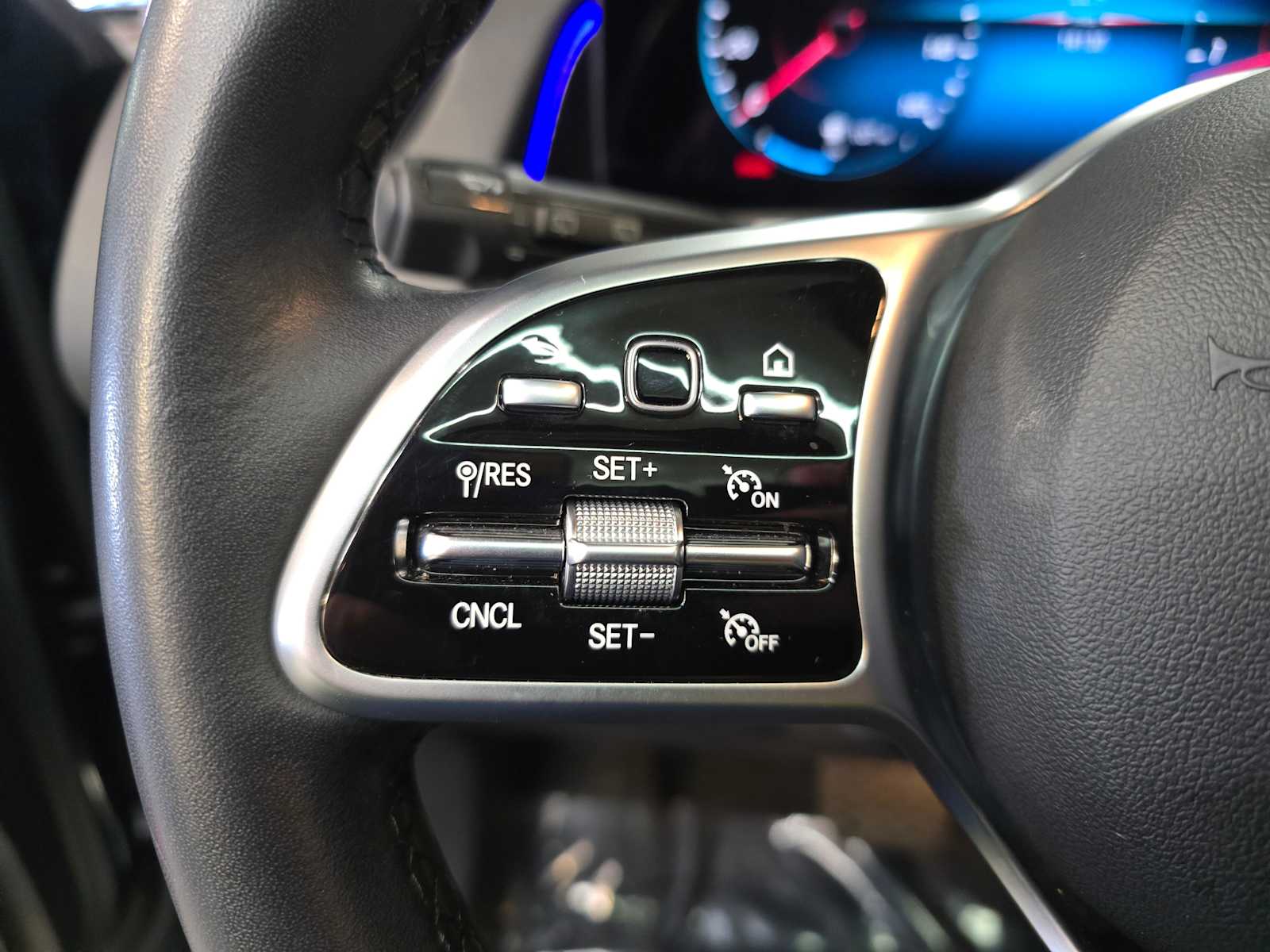 Thumbnail: 2023 Mercedes-Benz GLB - 19