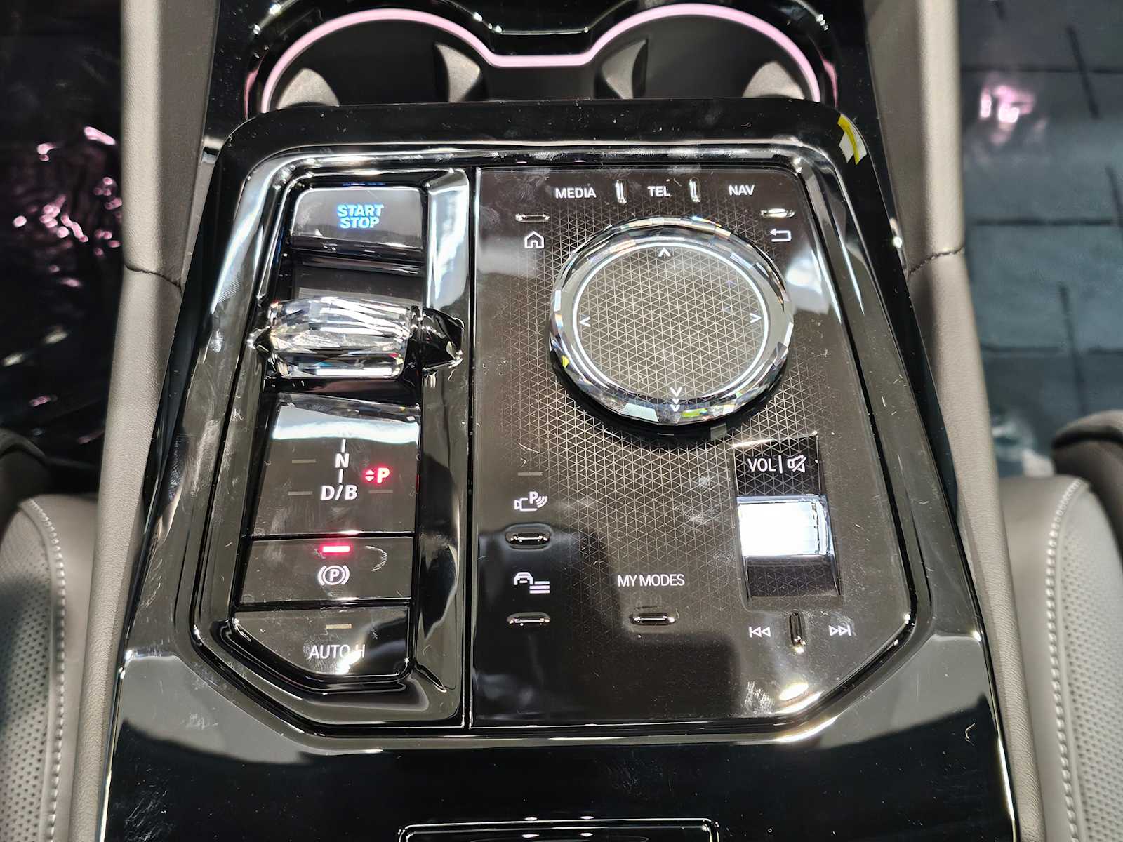 Thumbnail: 2026 BMW i5 - 18