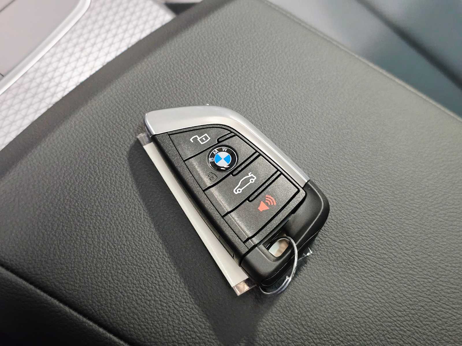 Thumbnail: 2025 BMW i4 - 30