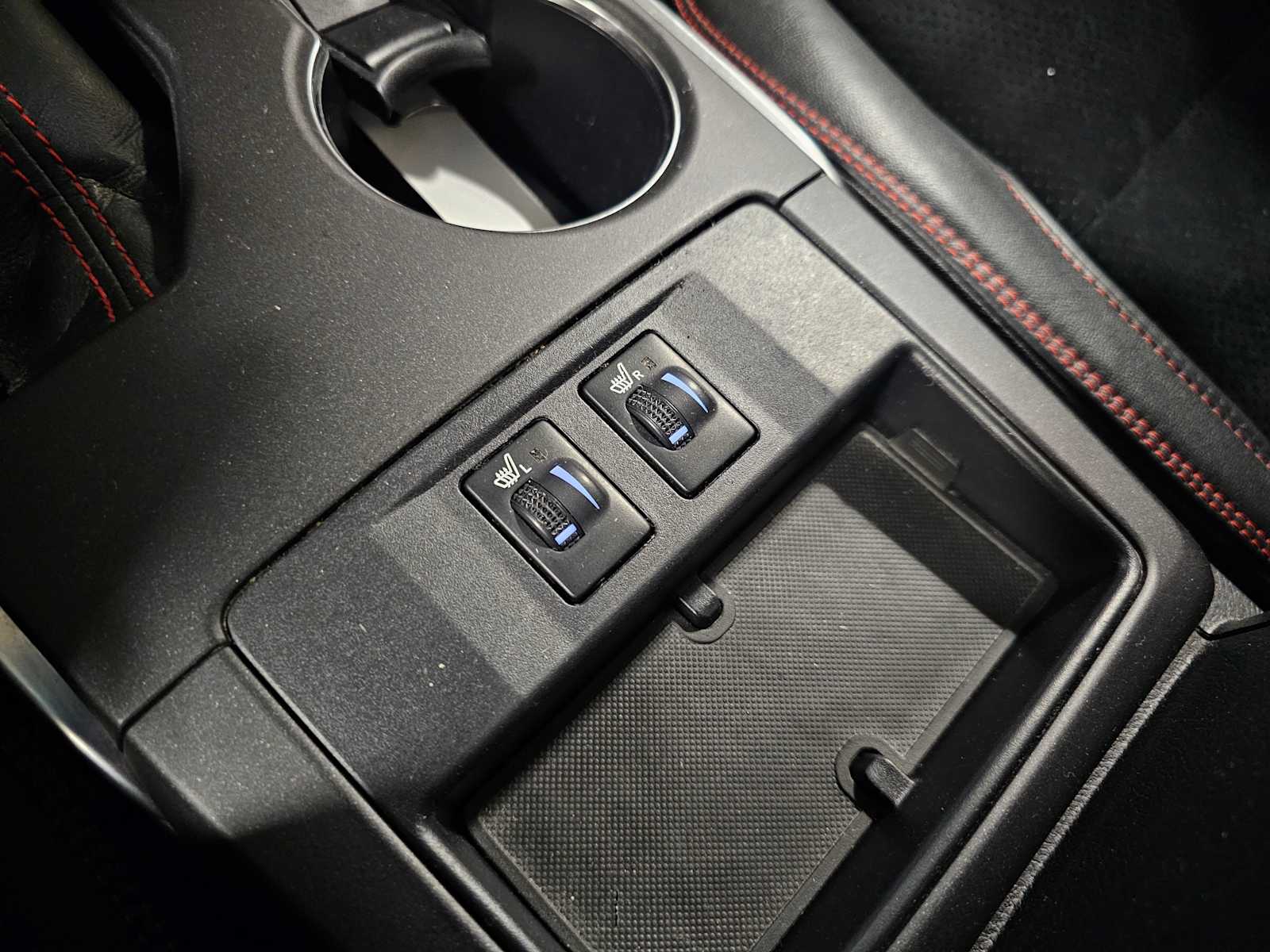 Thumbnail: 2016 Toyota Camry - 24