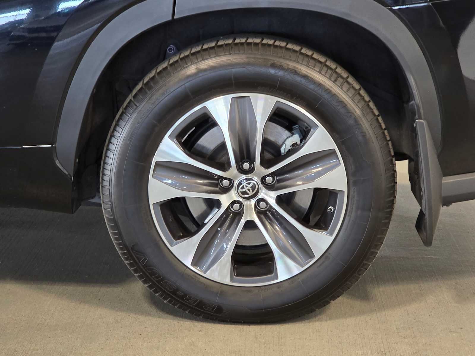 Thumbnail: 2024 Toyota Highlander - 8