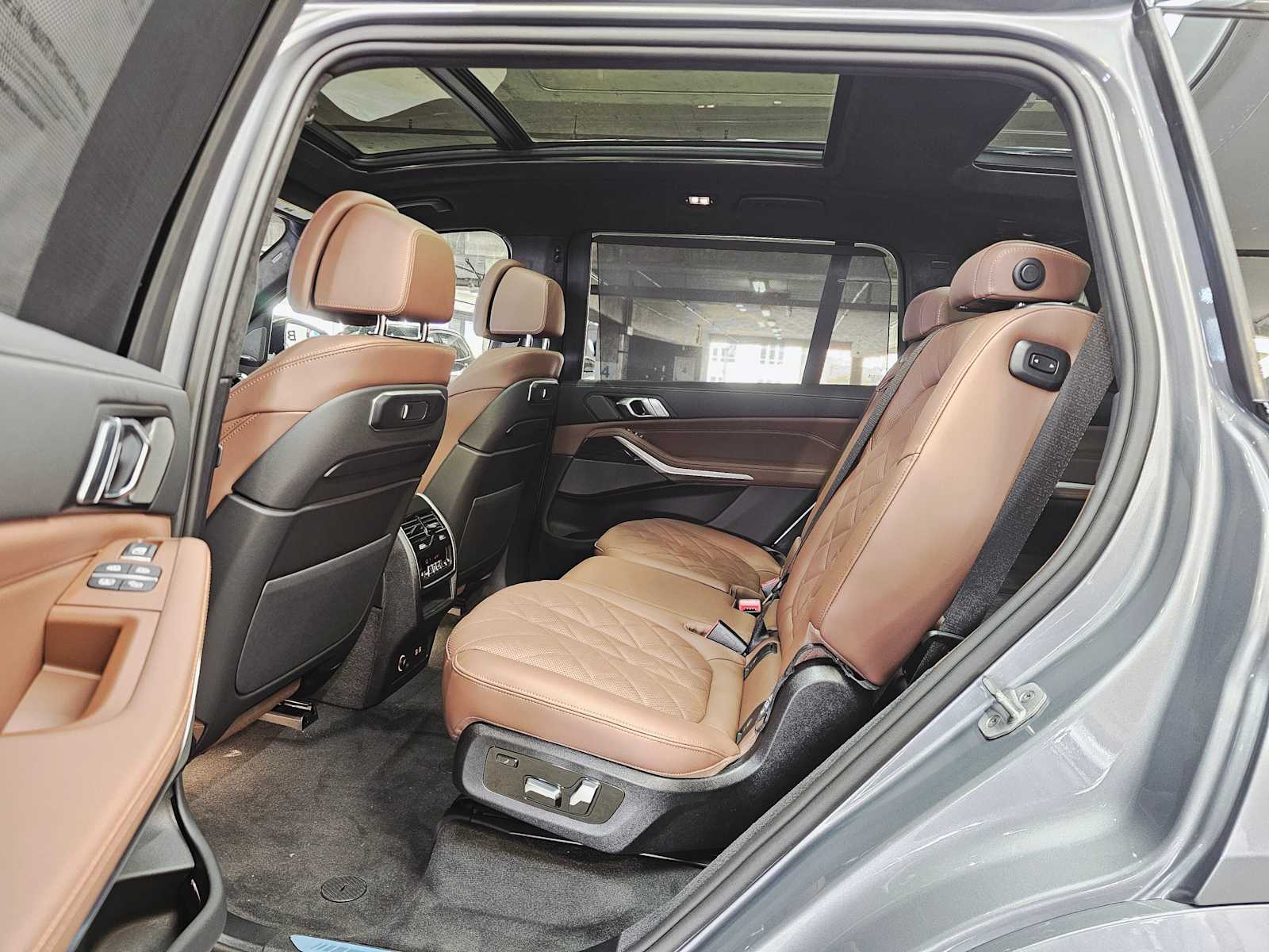 Thumbnail: 2026 BMW X7 - 25