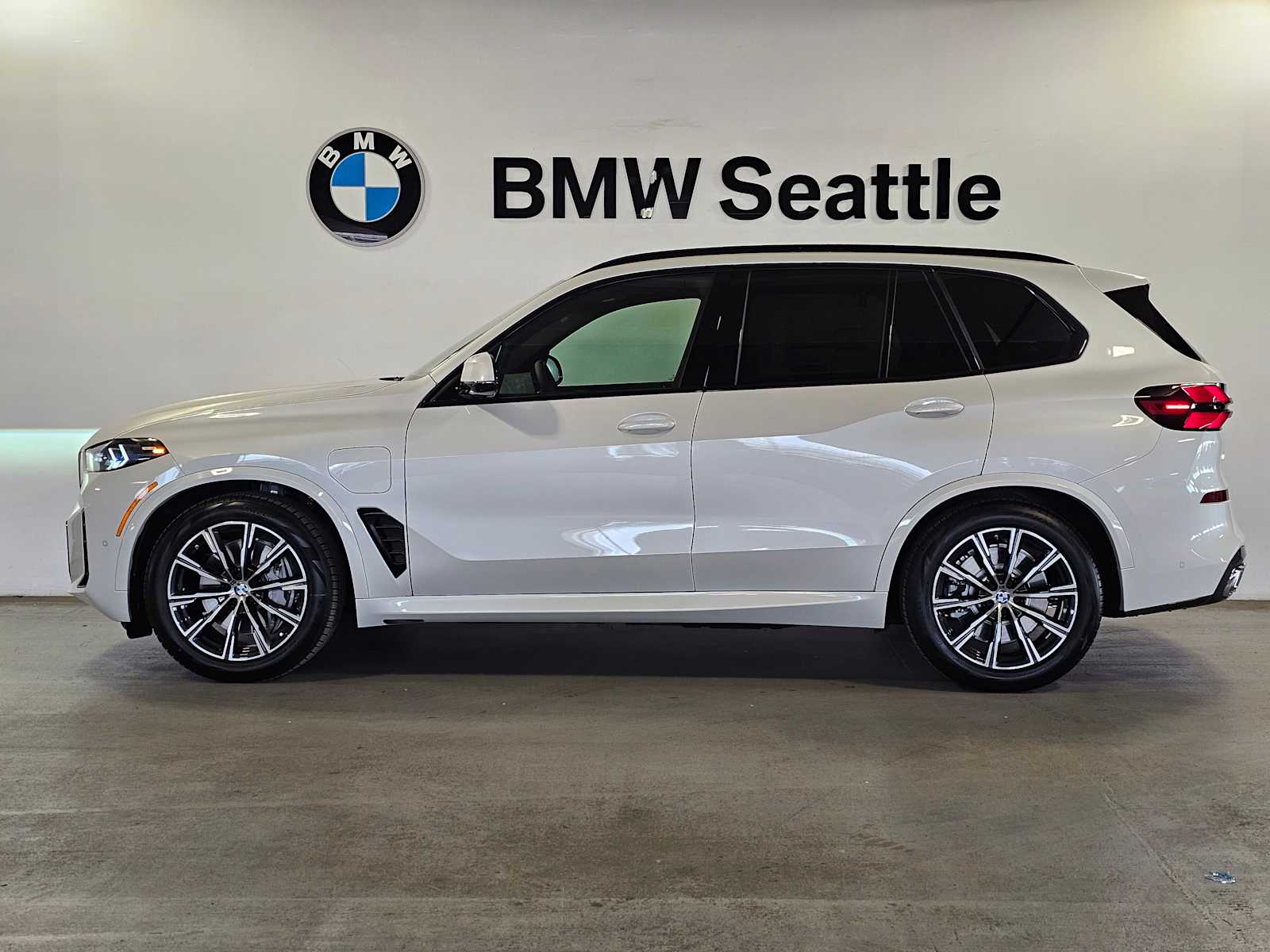 Thumbnail: 2026 BMW X5 - 3