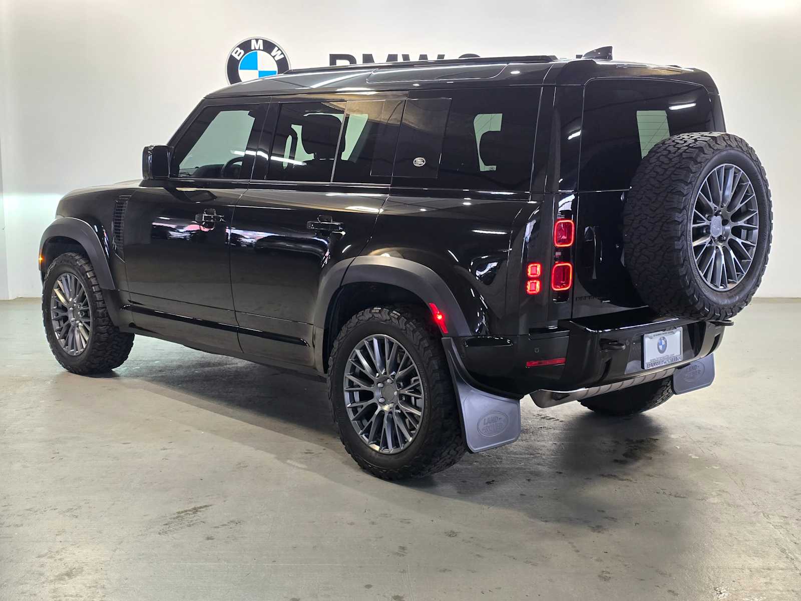 Thumbnail: 2023 Land Rover Defender - 4