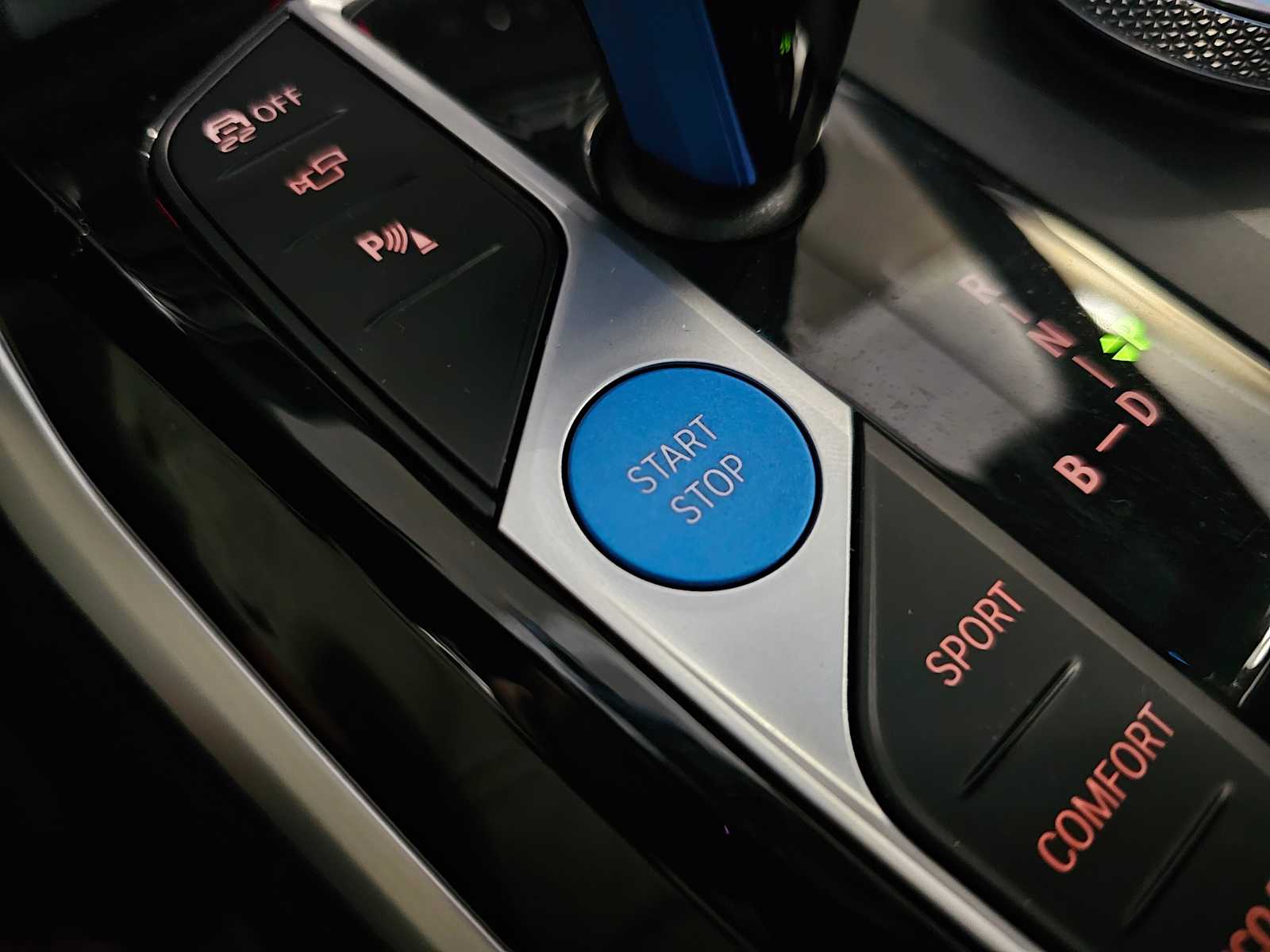 Thumbnail: 2023 BMW i4 - 30