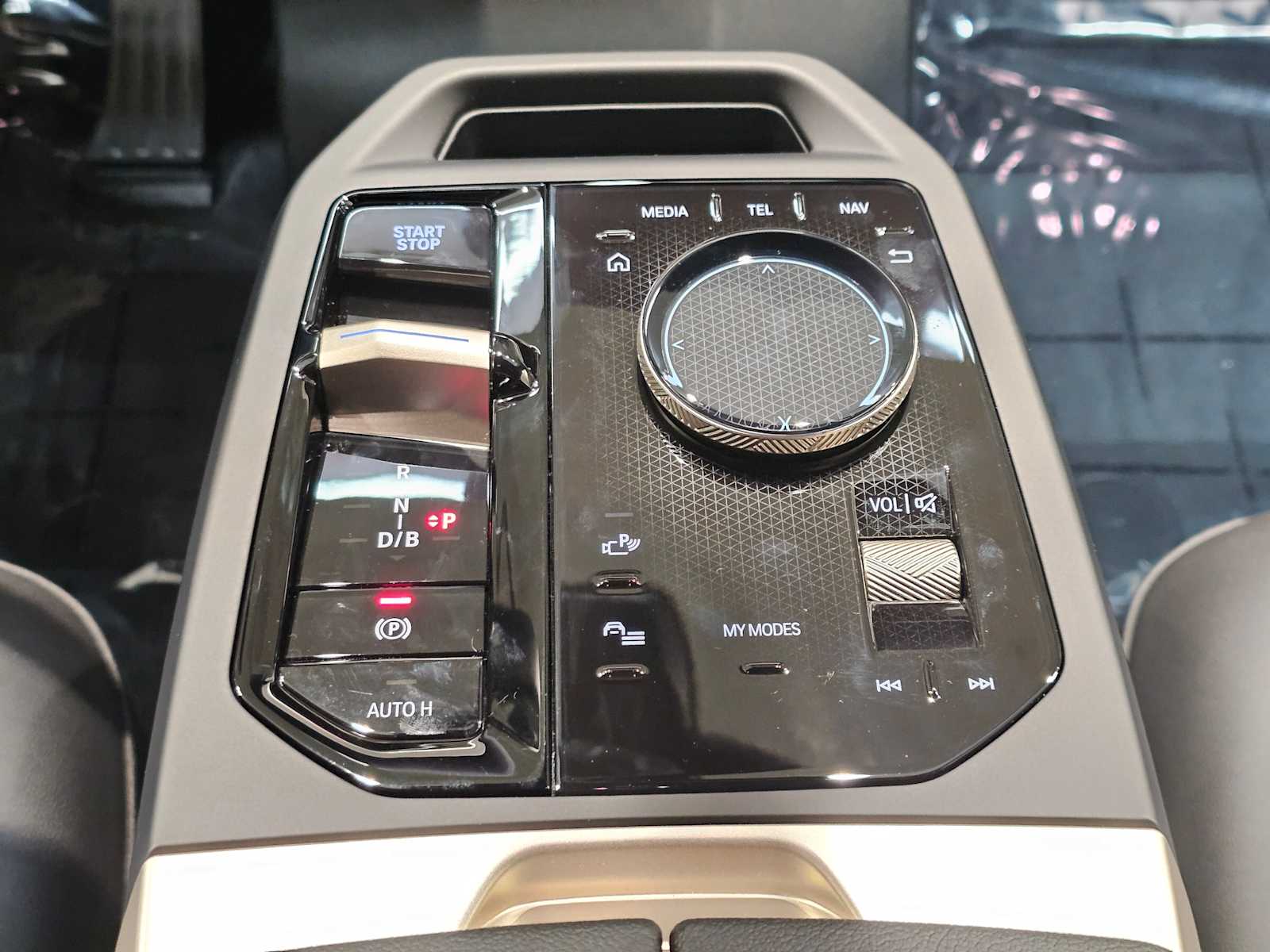 Thumbnail: 2026 BMW iX - 18