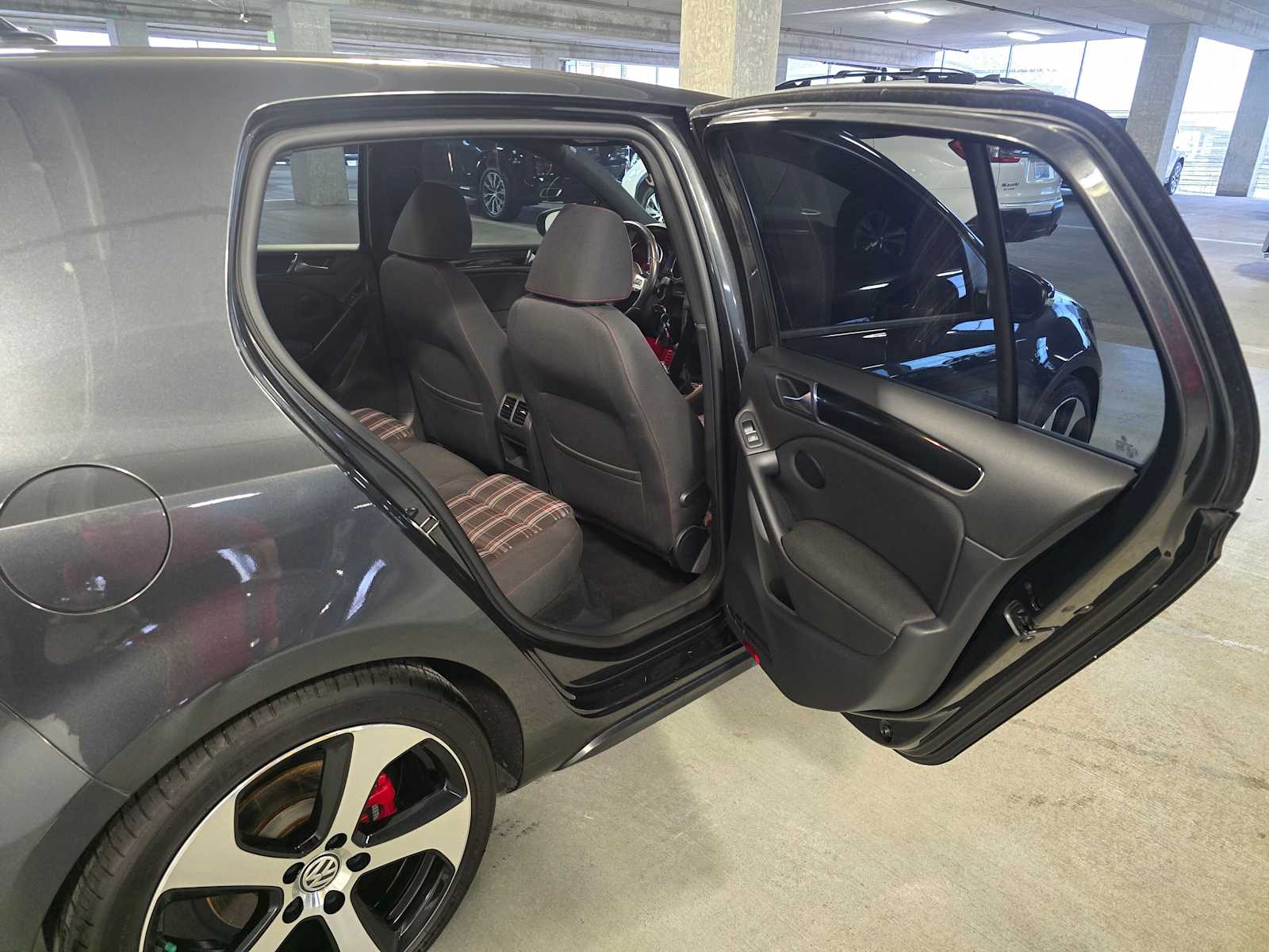 Thumbnail: 2012 Volkswagen Golf - 27