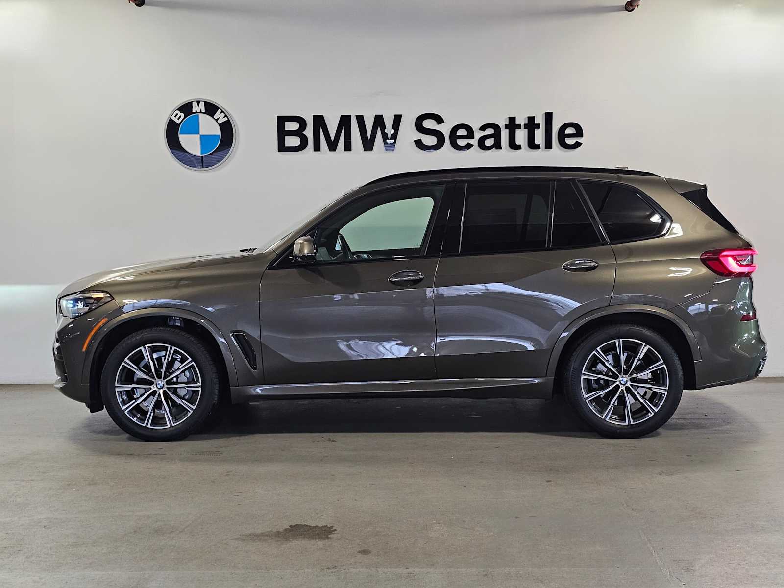Thumbnail: 2023 BMW X5 - 3