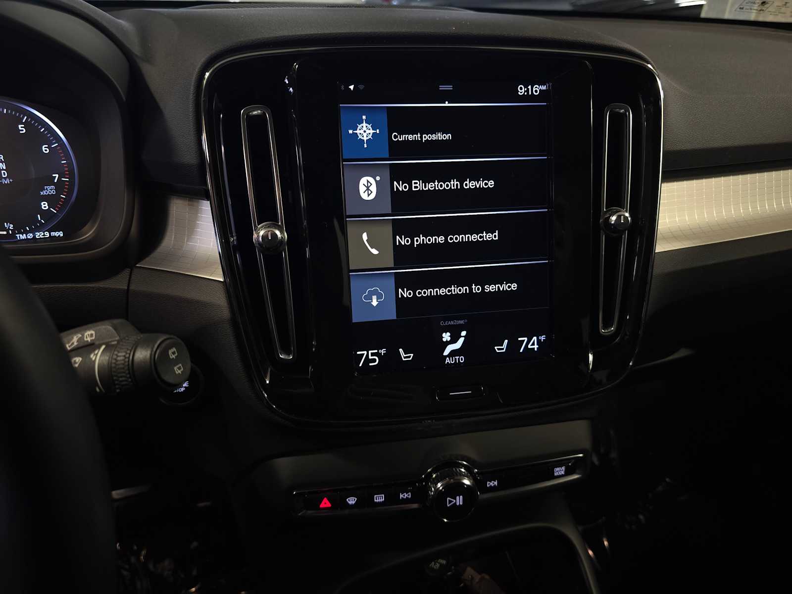 Thumbnail: 2019 Volvo XC40 - 14