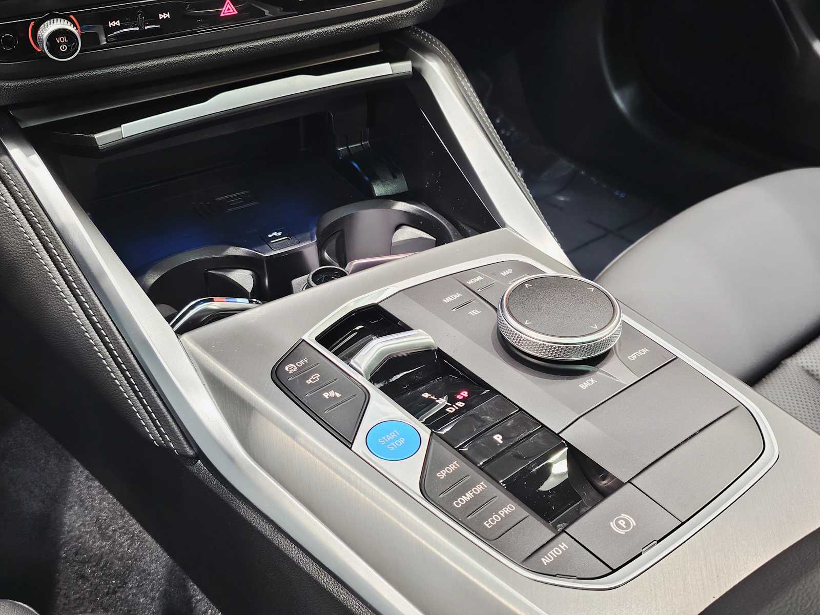 Thumbnail: 2025 BMW i4 - 17