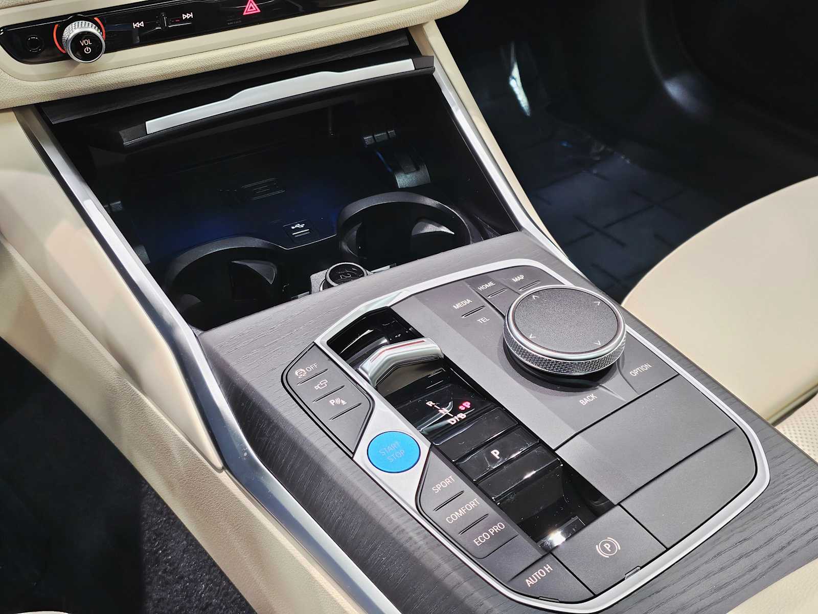 Thumbnail: 2025 BMW i4 - 17