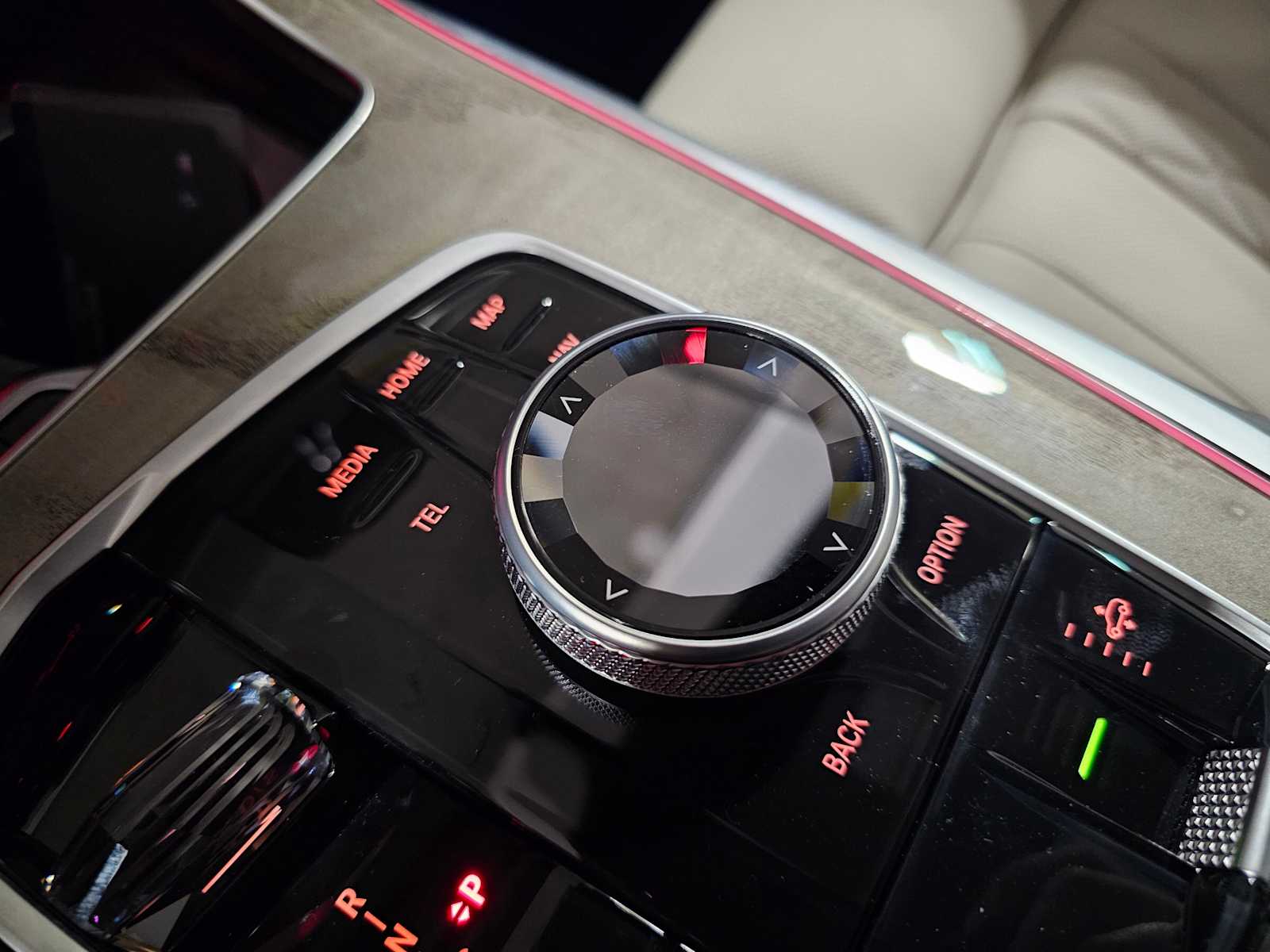 Thumbnail: 2026 BMW X7 - 25