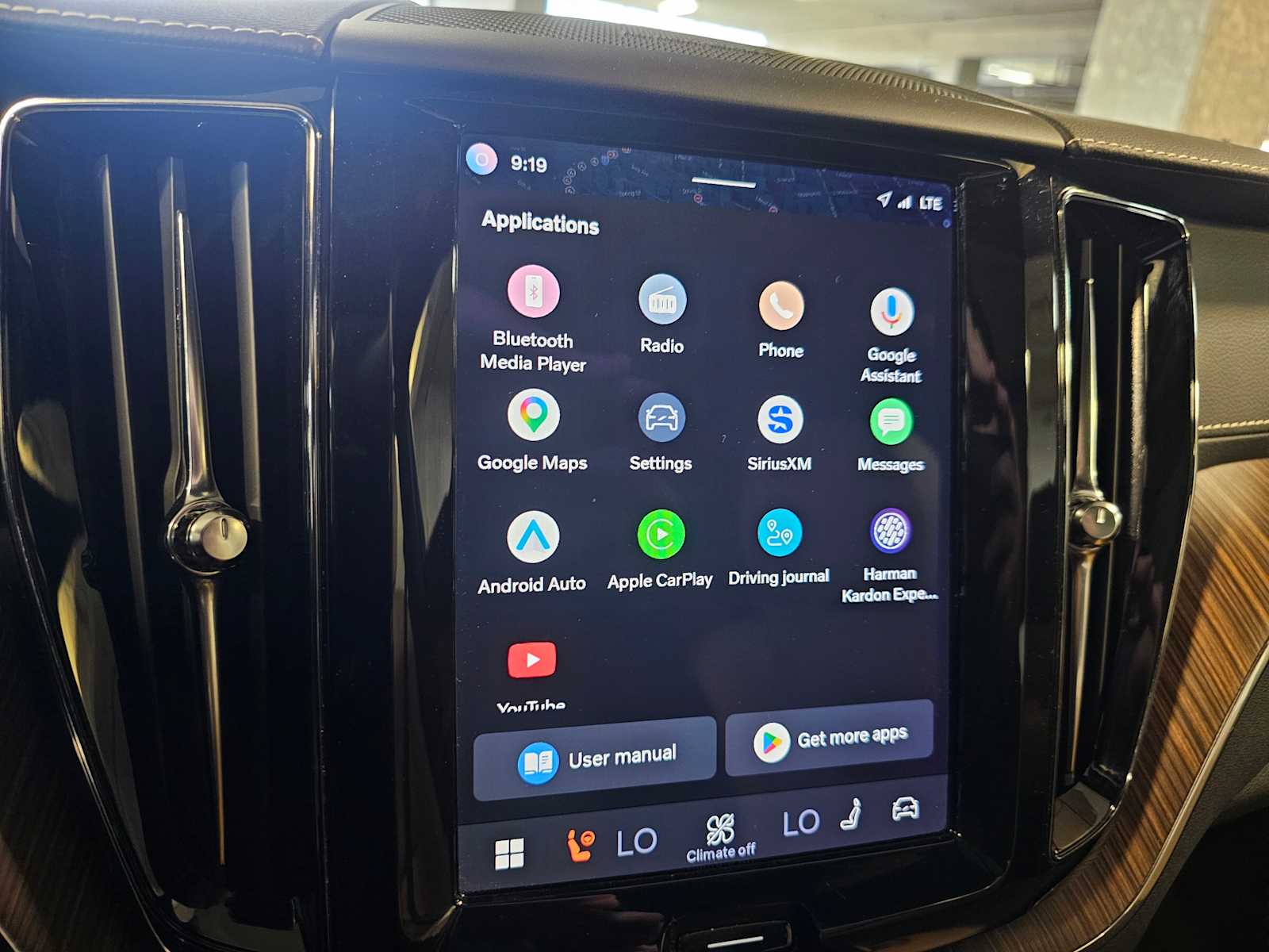 Thumbnail: 2022 Volvo XC60 - 15