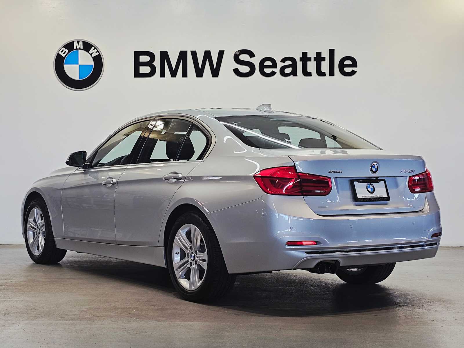 Thumbnail: 2017 BMW 3 Series - 4