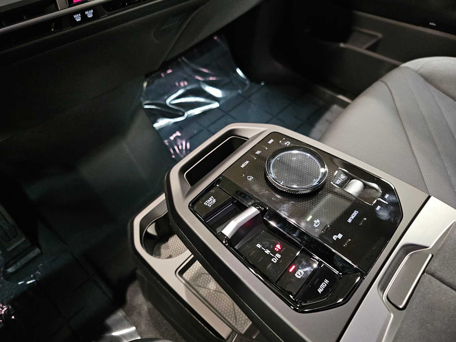 Thumbnail: 2026 BMW iX - 14